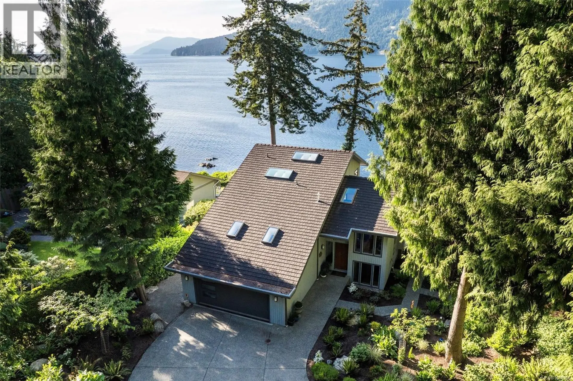 Property at 958 Lands End Rd, North Saanich, BC