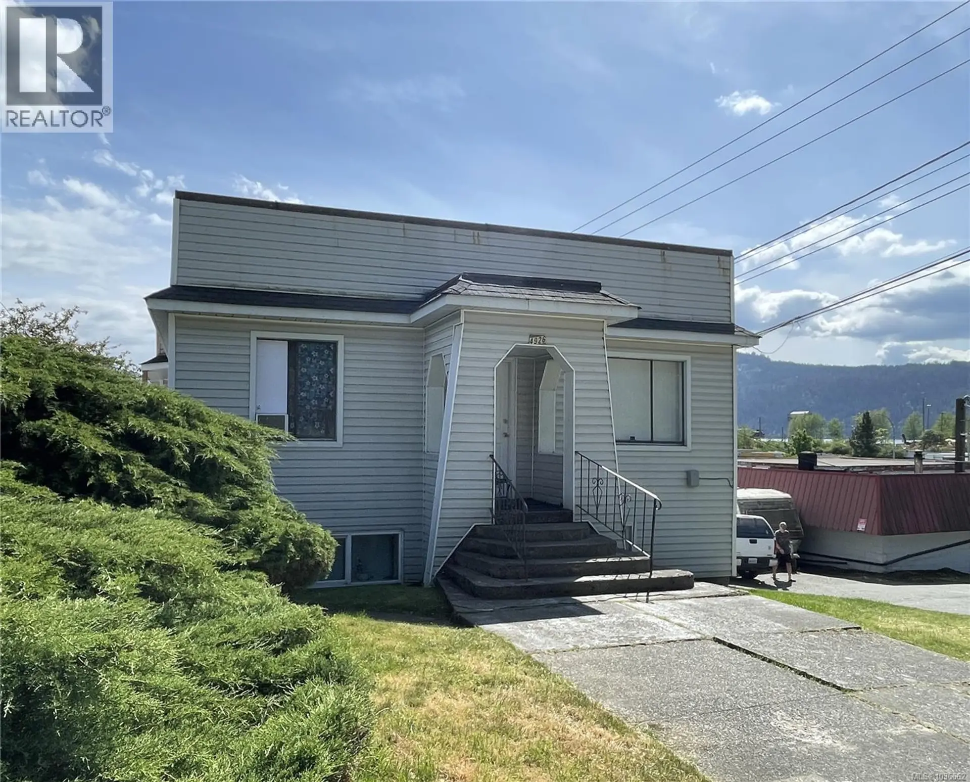 4926 Redford St - Image 2