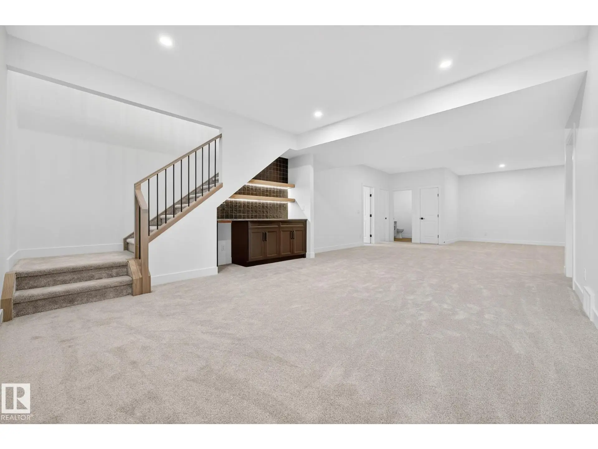 3912 40 ST - Image 11