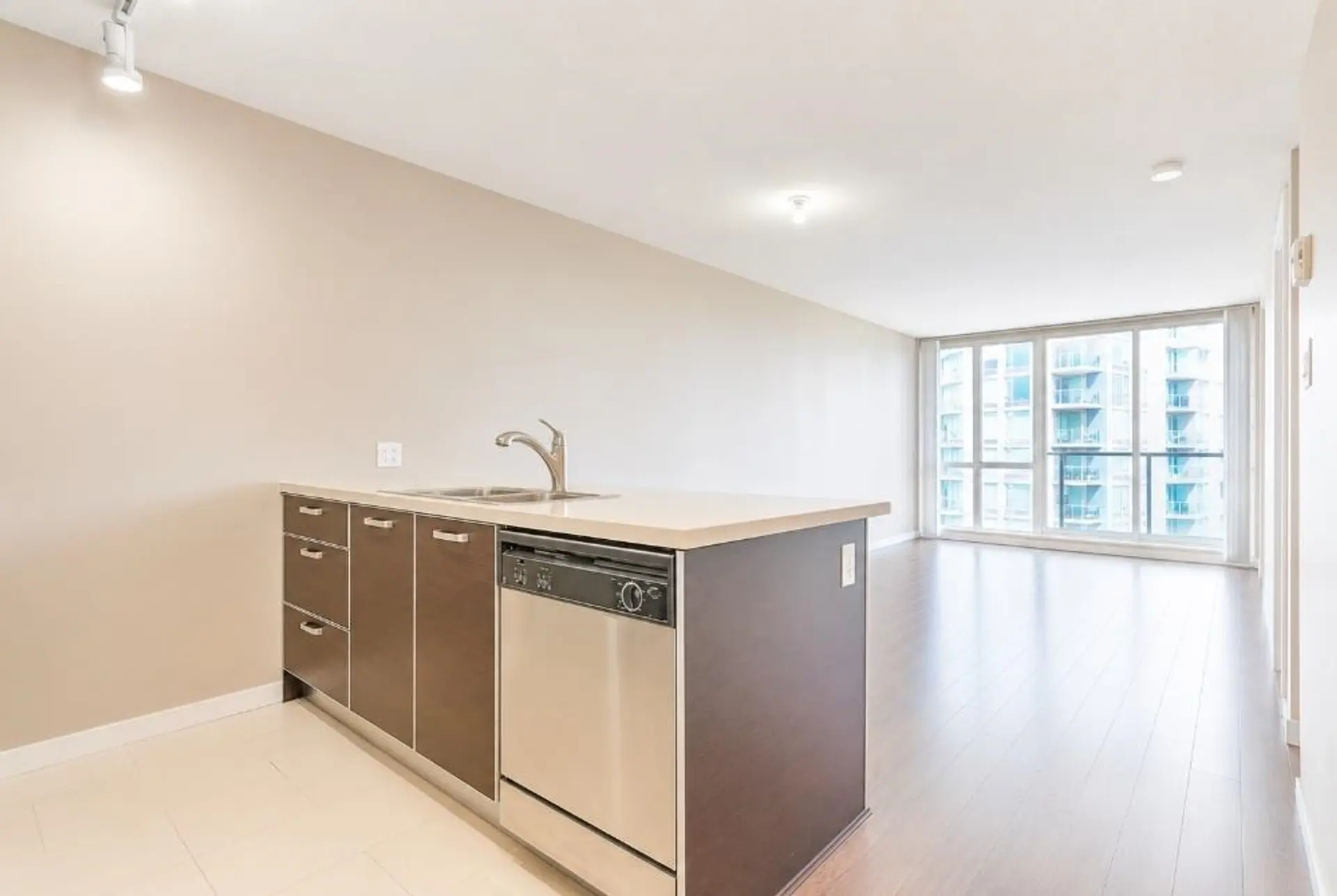 #3303 9981 Whalley Boulevard - Image 6