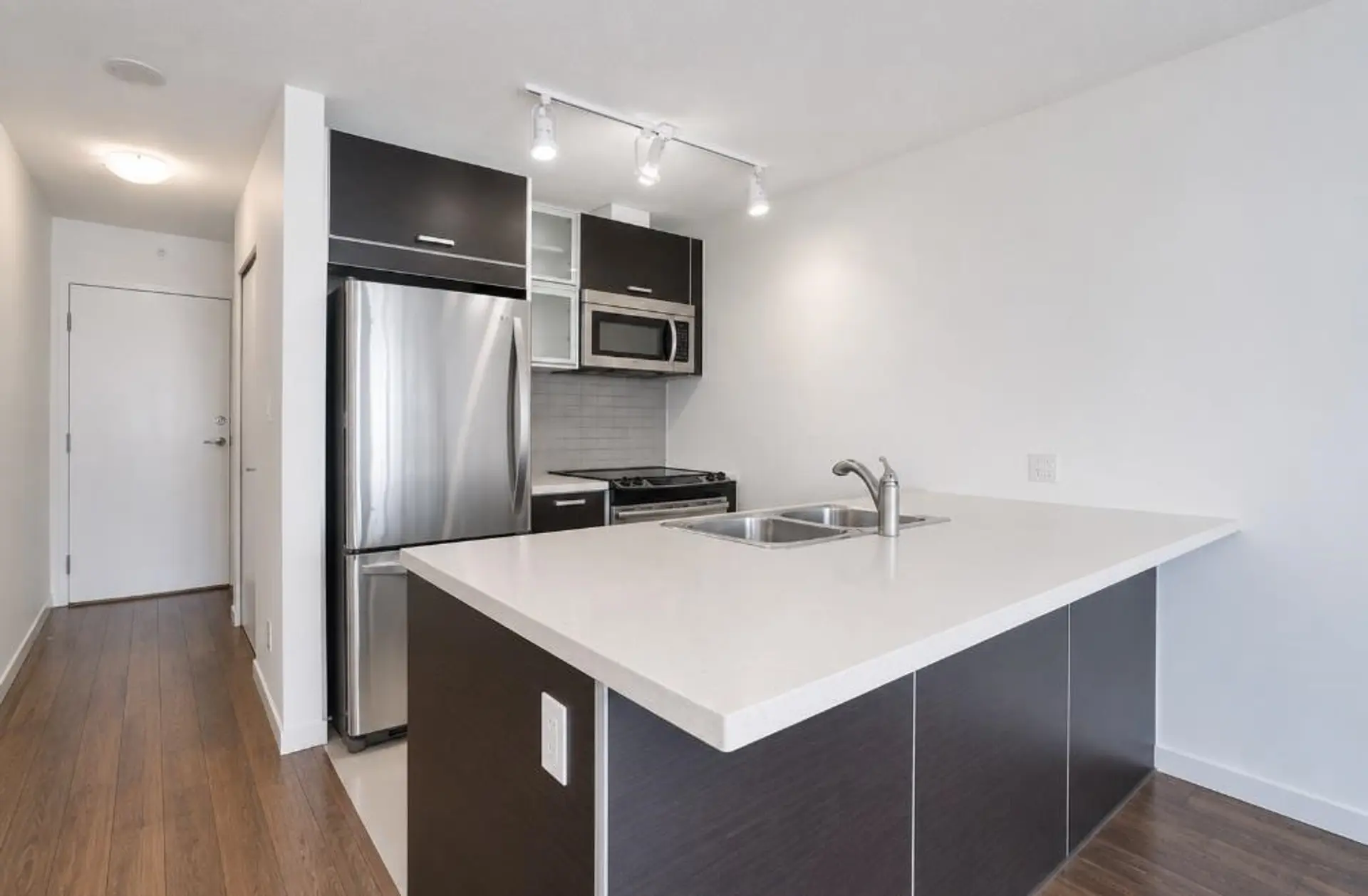 #3303 9981 Whalley Boulevard - Image 5