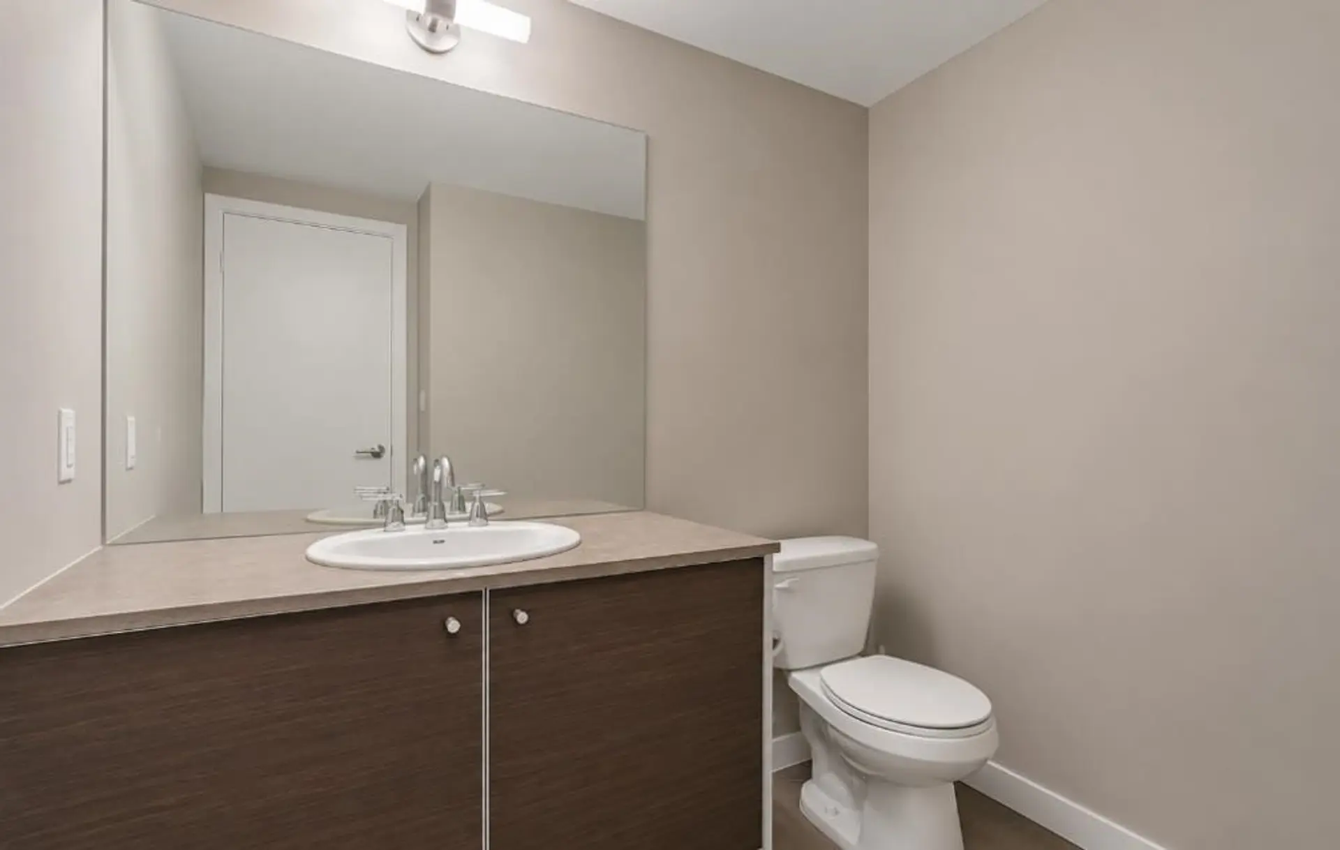 #3303 9981 Whalley Boulevard - Image 4