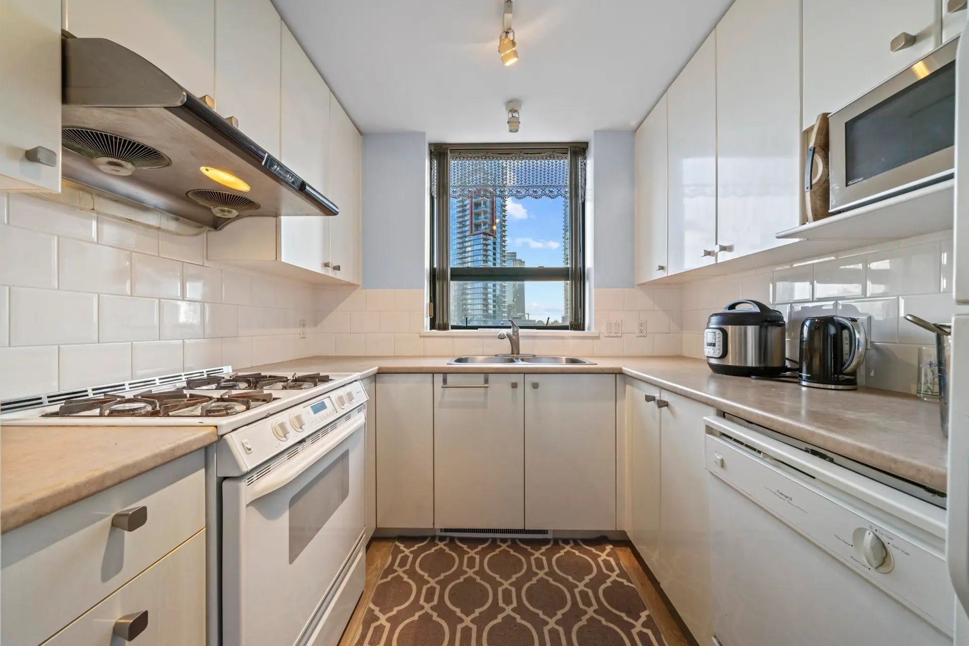 #1001 4567 Hazel Street - Image 9