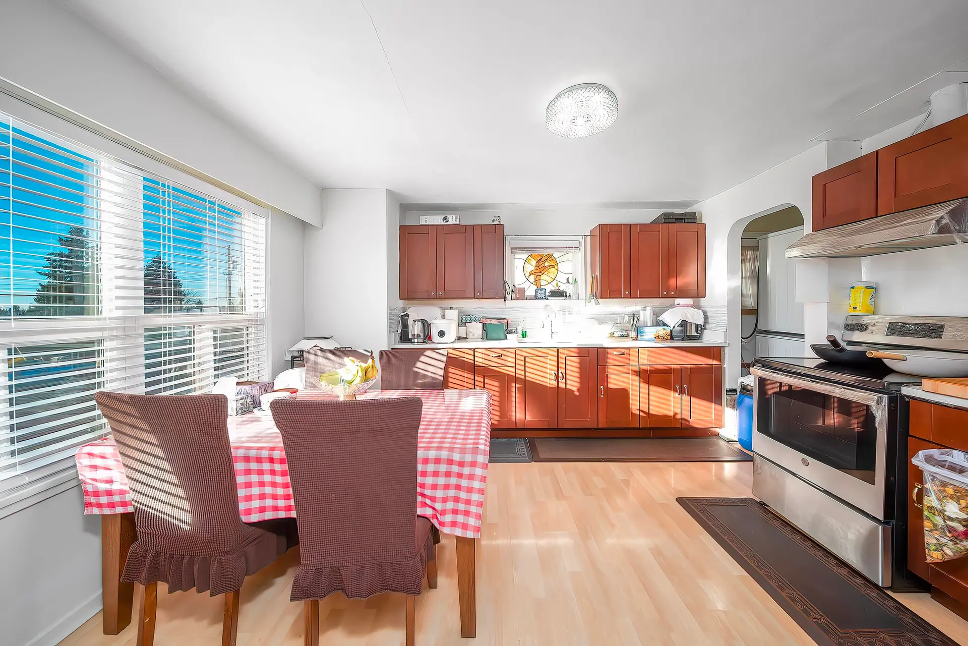 915 Walls Avenue - Image 4
