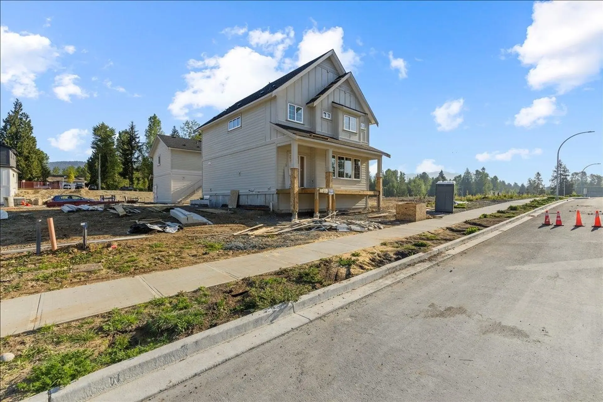 33189 Pinchbeck Avenue - Image 2