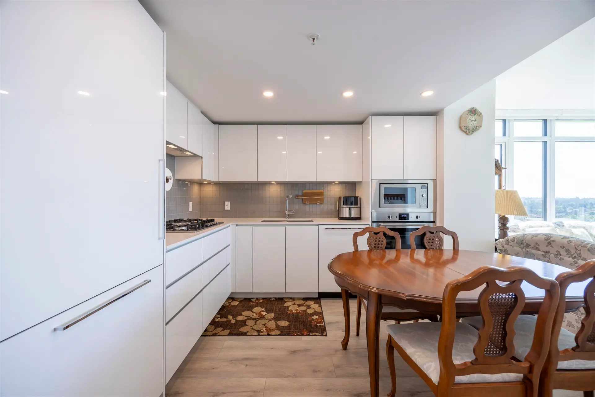 #1602 10428 Whalley Boulevard - Image 12