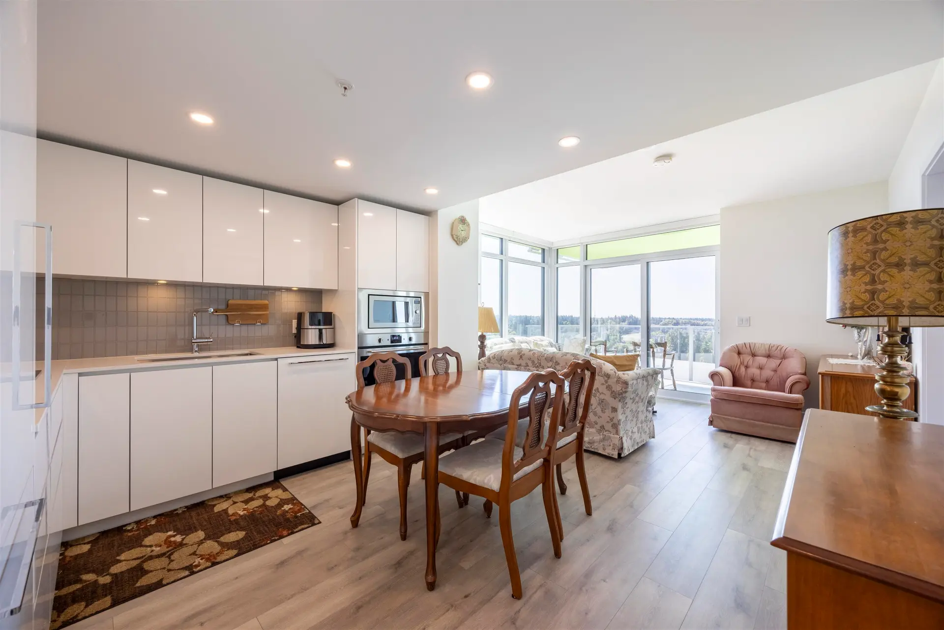 #1602 10428 Whalley Boulevard - Image 11