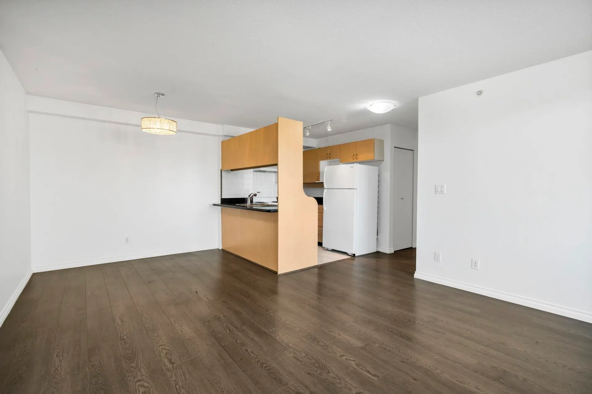 #1106 6611 Cooney Road - Image 9