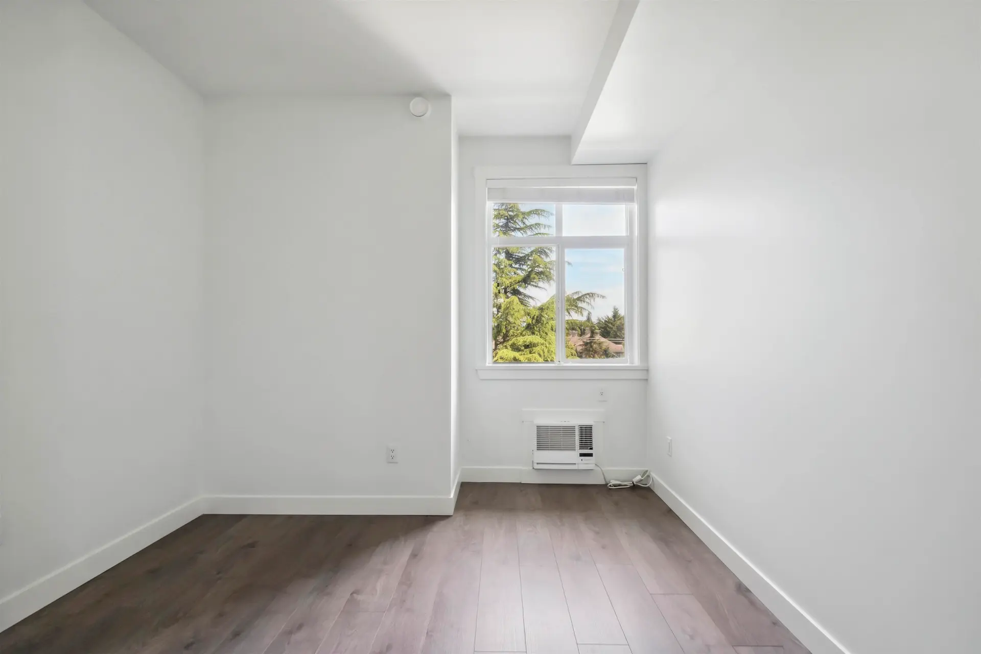 #419 20686 Eastleigh Crescent - Image 14