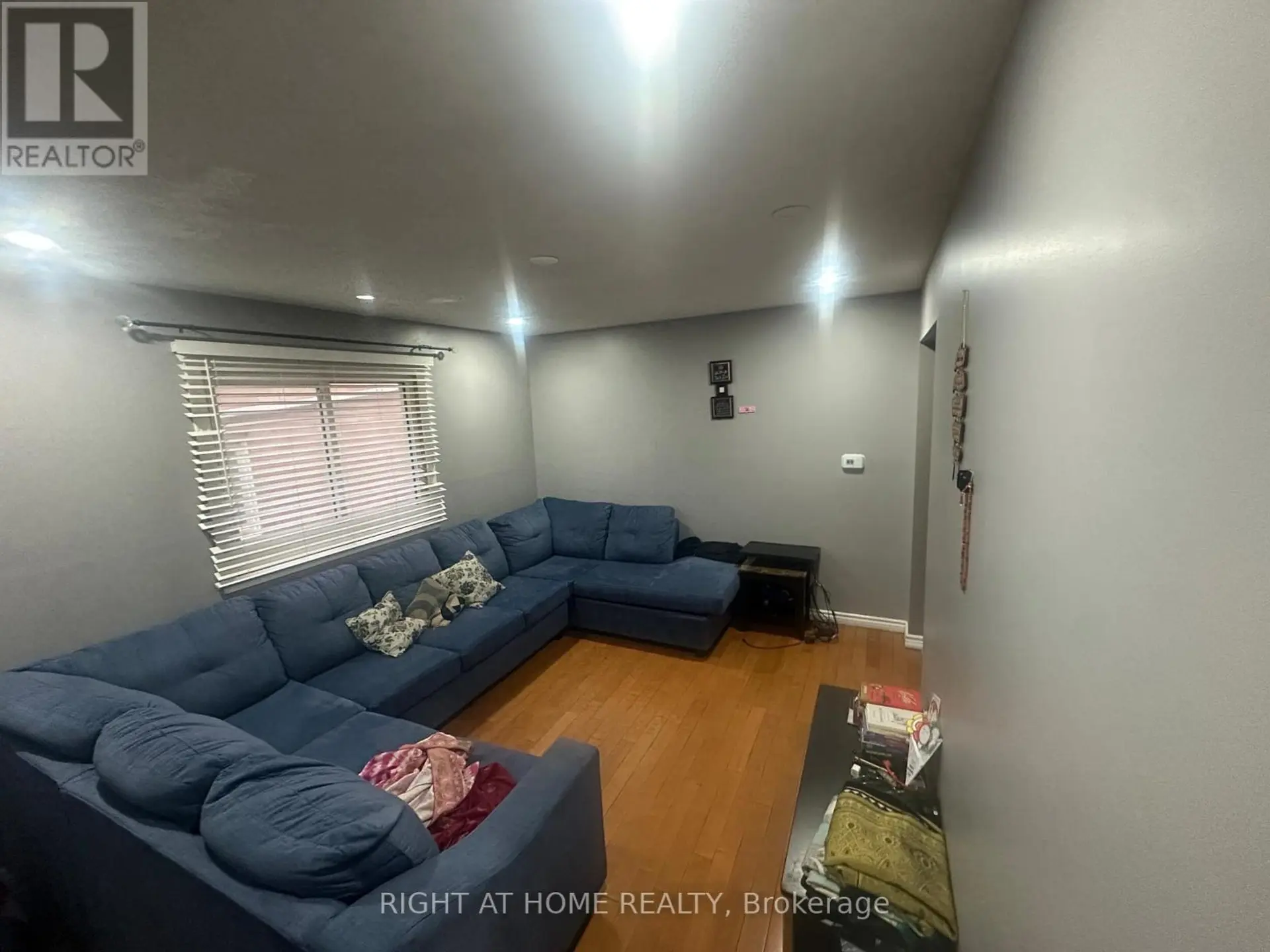37 WILLCOCKS CRESCENT N - Image 4