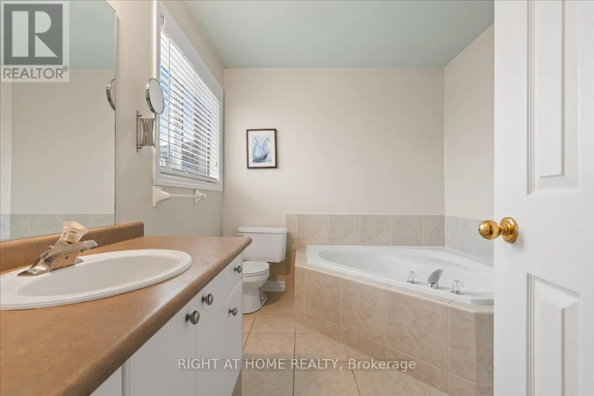 7 MICHAEL CRESCENT - Image 10