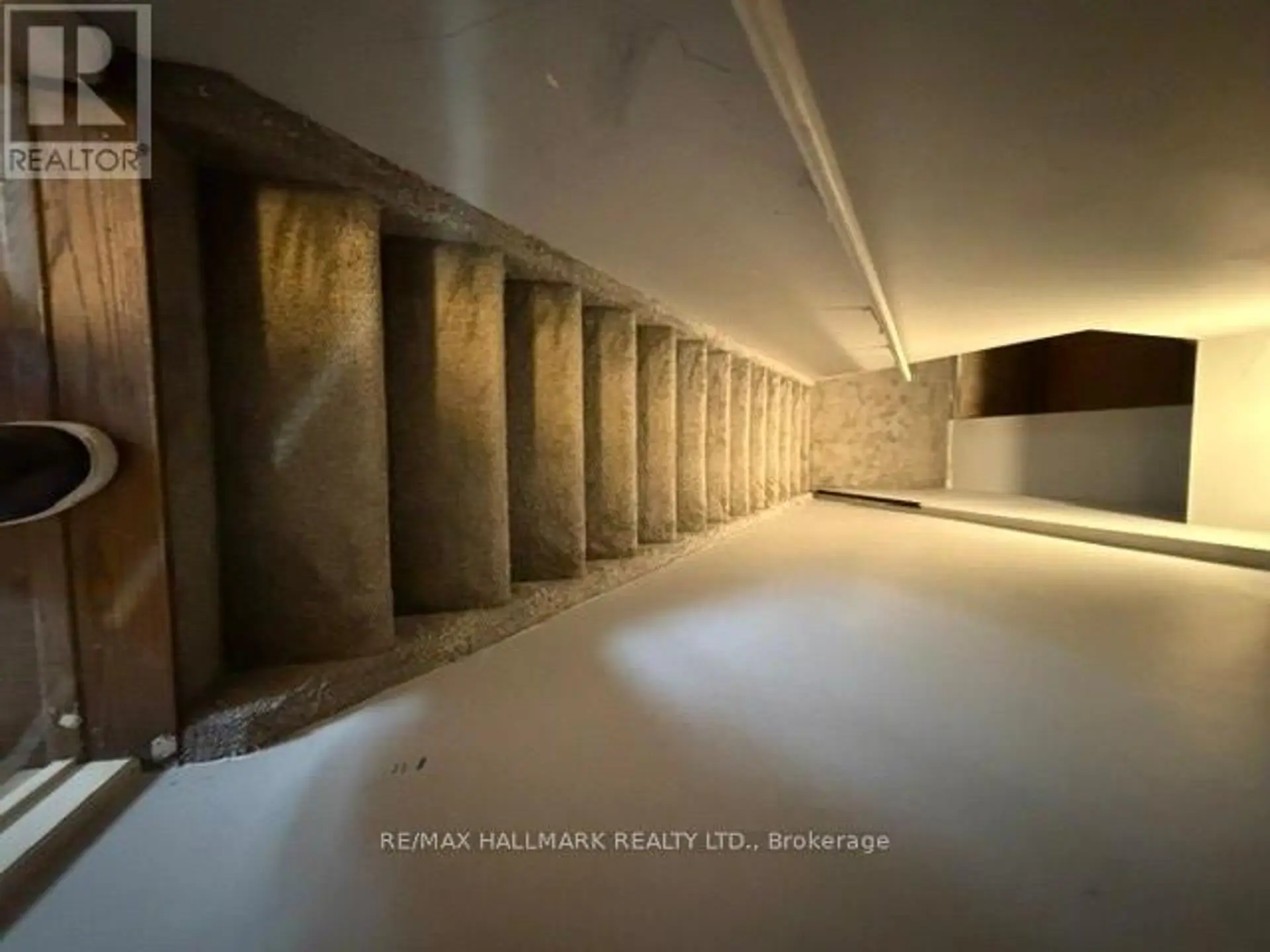 17 HOARD AVENUE S - Image 10
