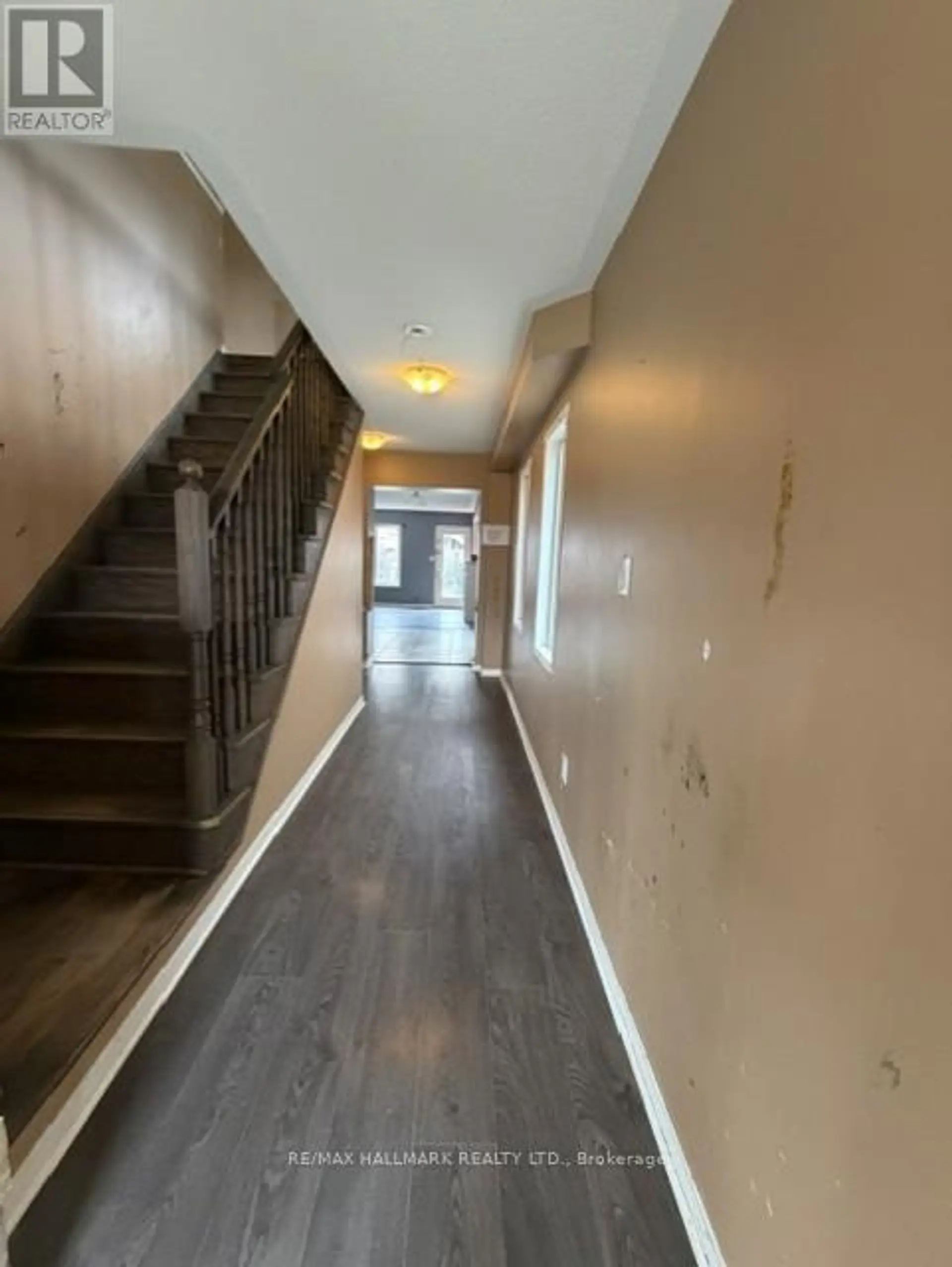 17 HOARD AVENUE S - Image 6