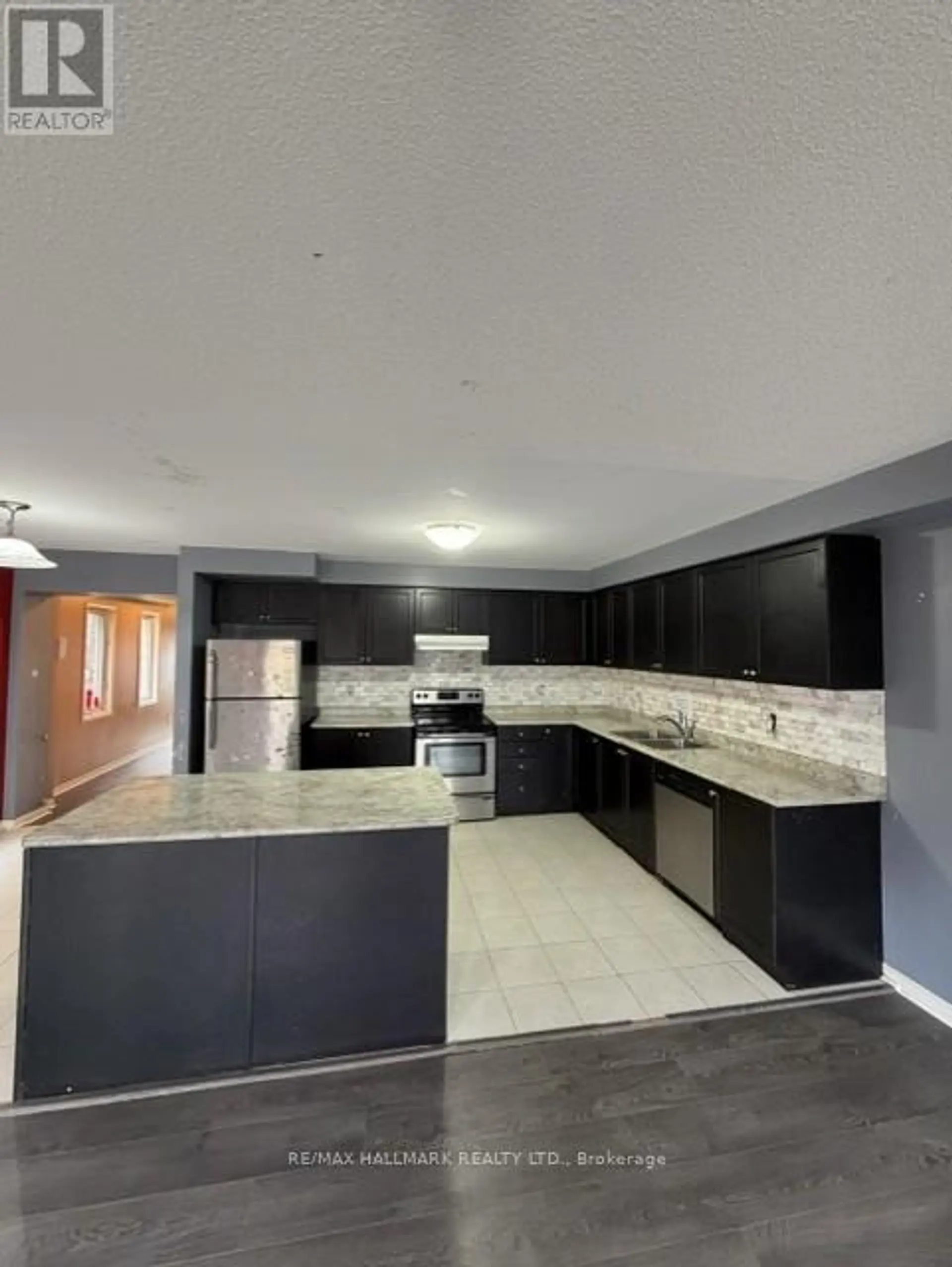 17 HOARD AVENUE S - Image 9