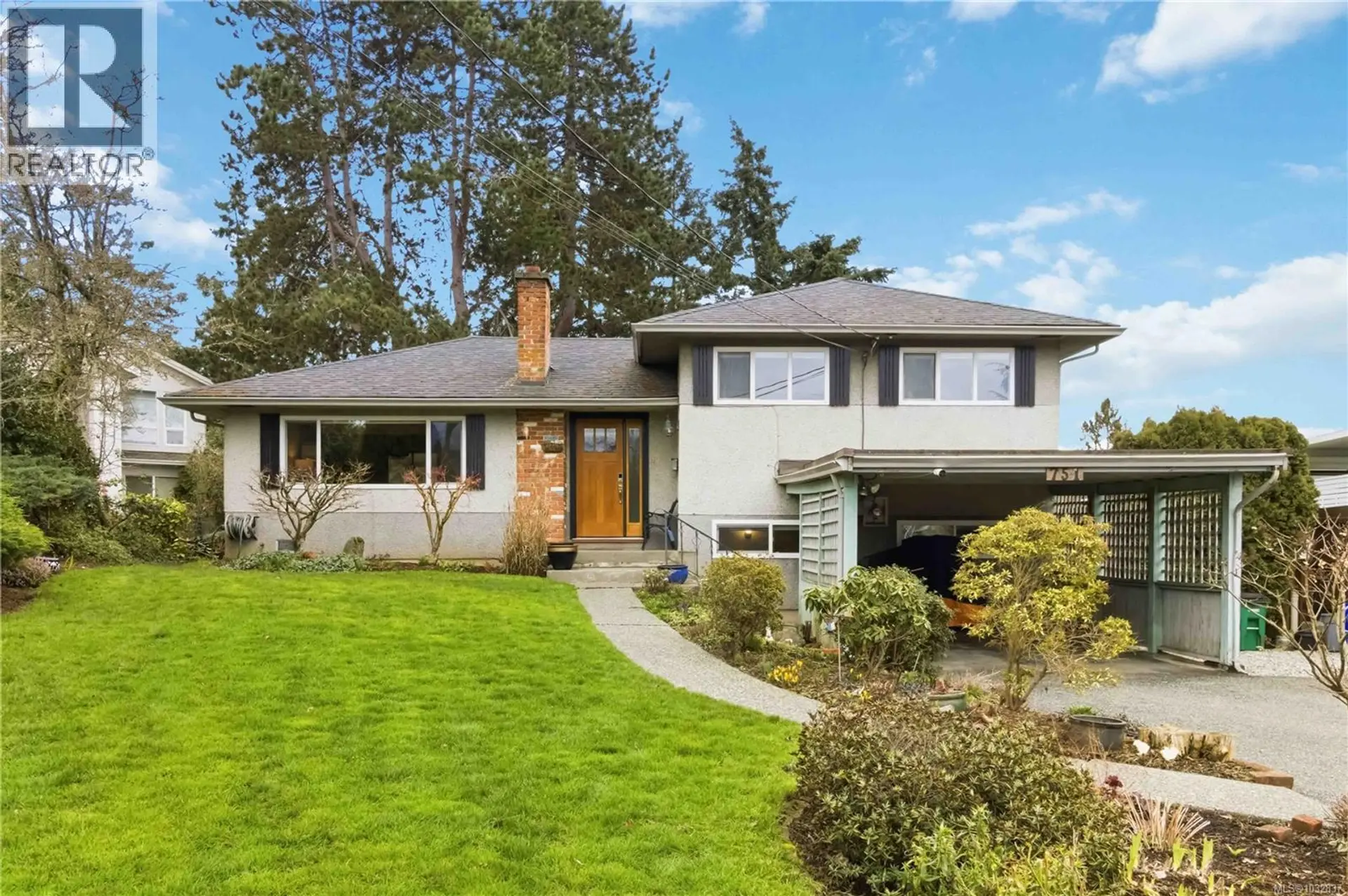 Property at 751 Cameo St, Saanich, BC