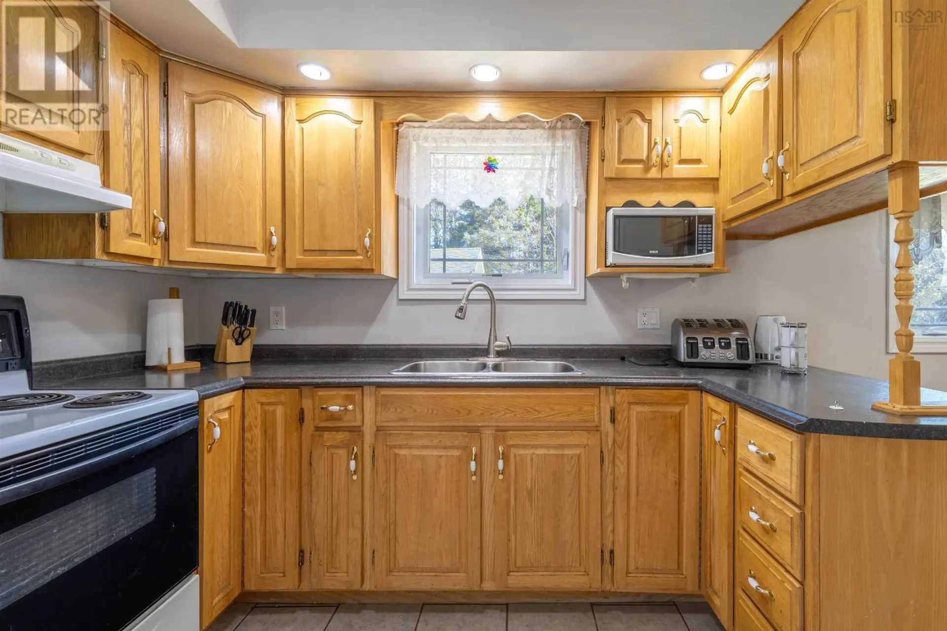 79 Floral Heights - Image 7
