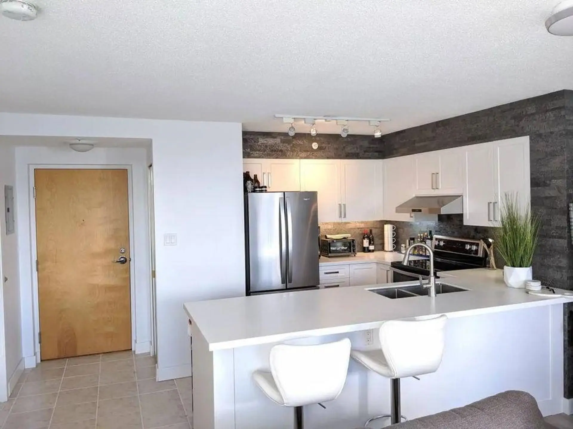 #601 1277 Nelson Street - Image 3