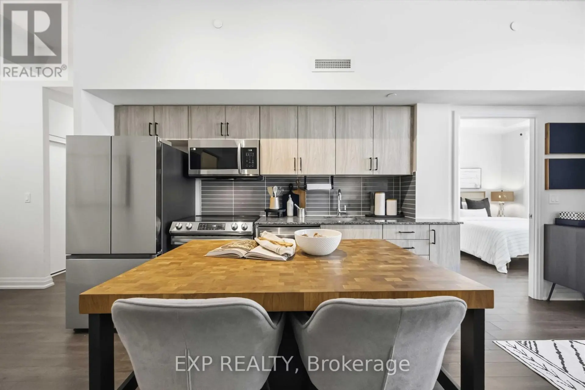 #2710 20 MEADOWGLEN PLACE - Image 3