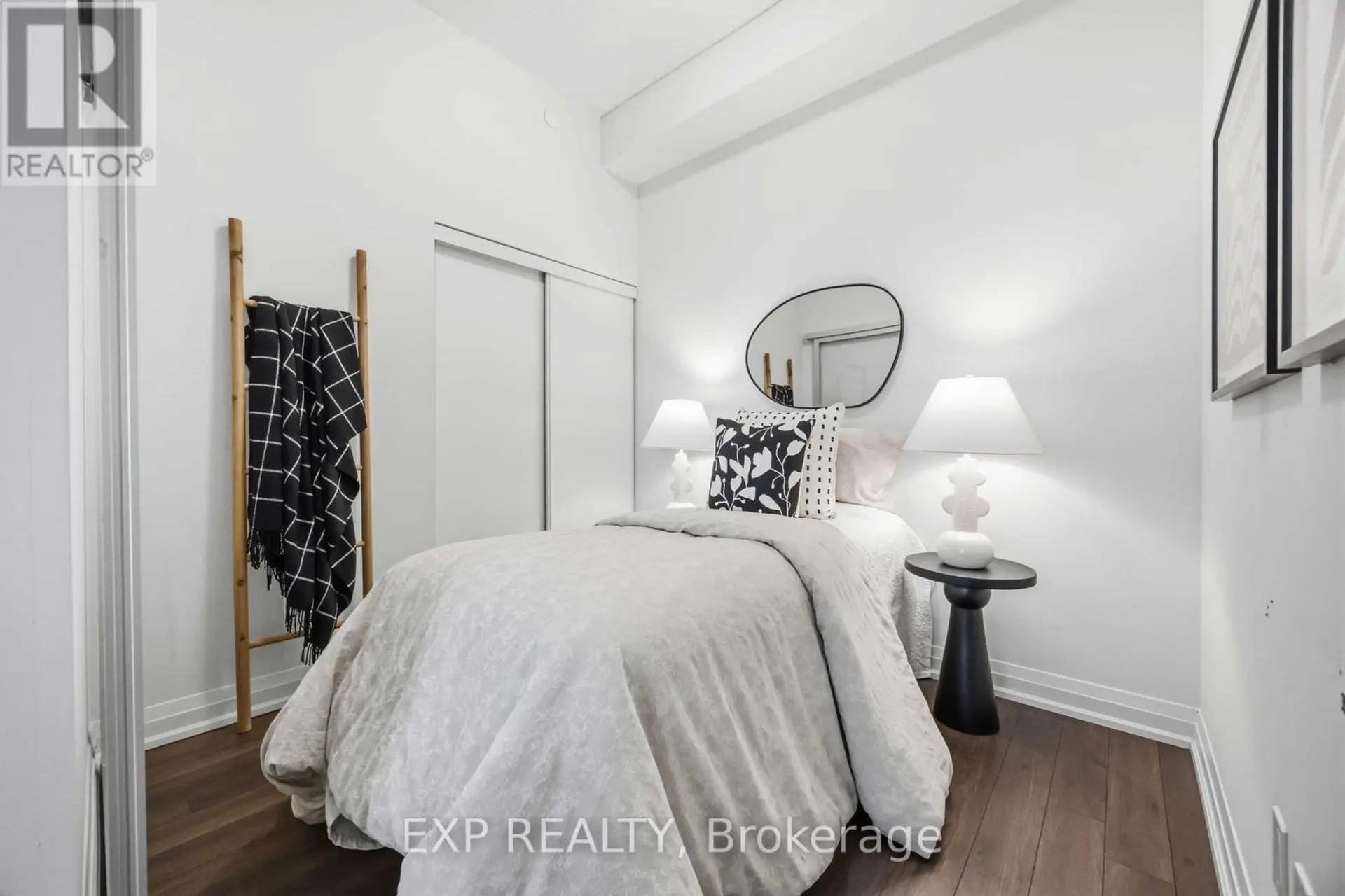 #2710 20 MEADOWGLEN PLACE - Image 8