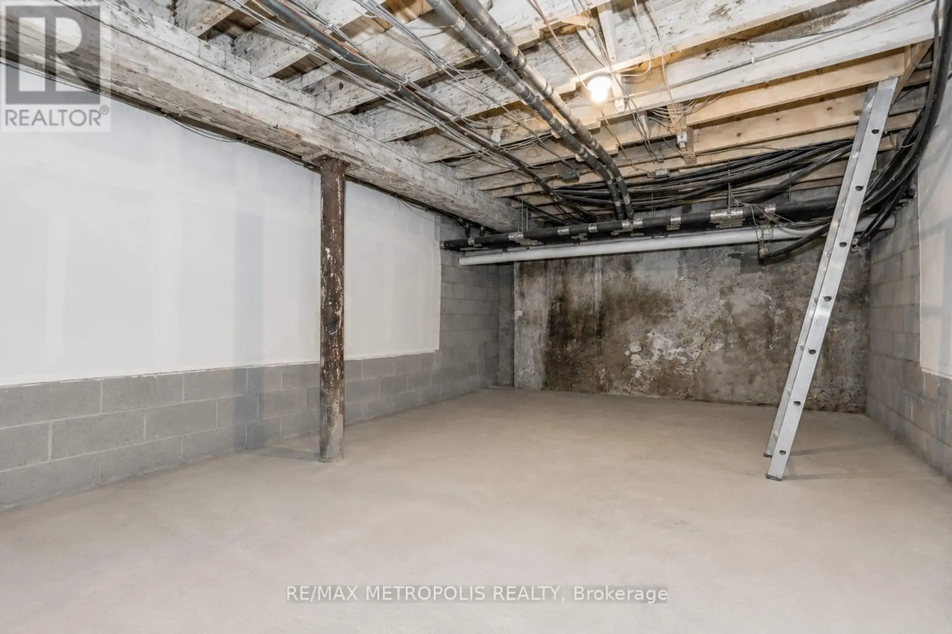 #110 25 CONCESSION STREET - Image 9