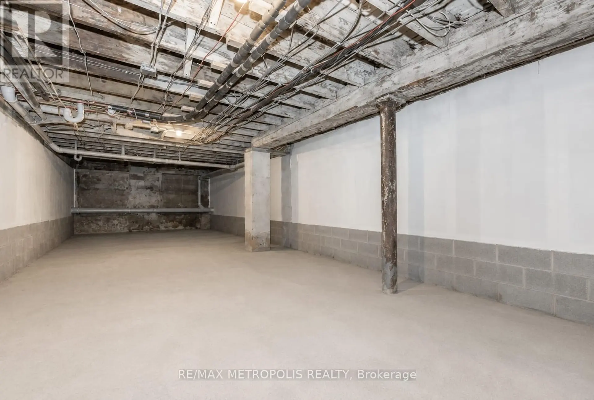 #110 25 CONCESSION STREET - Image 8