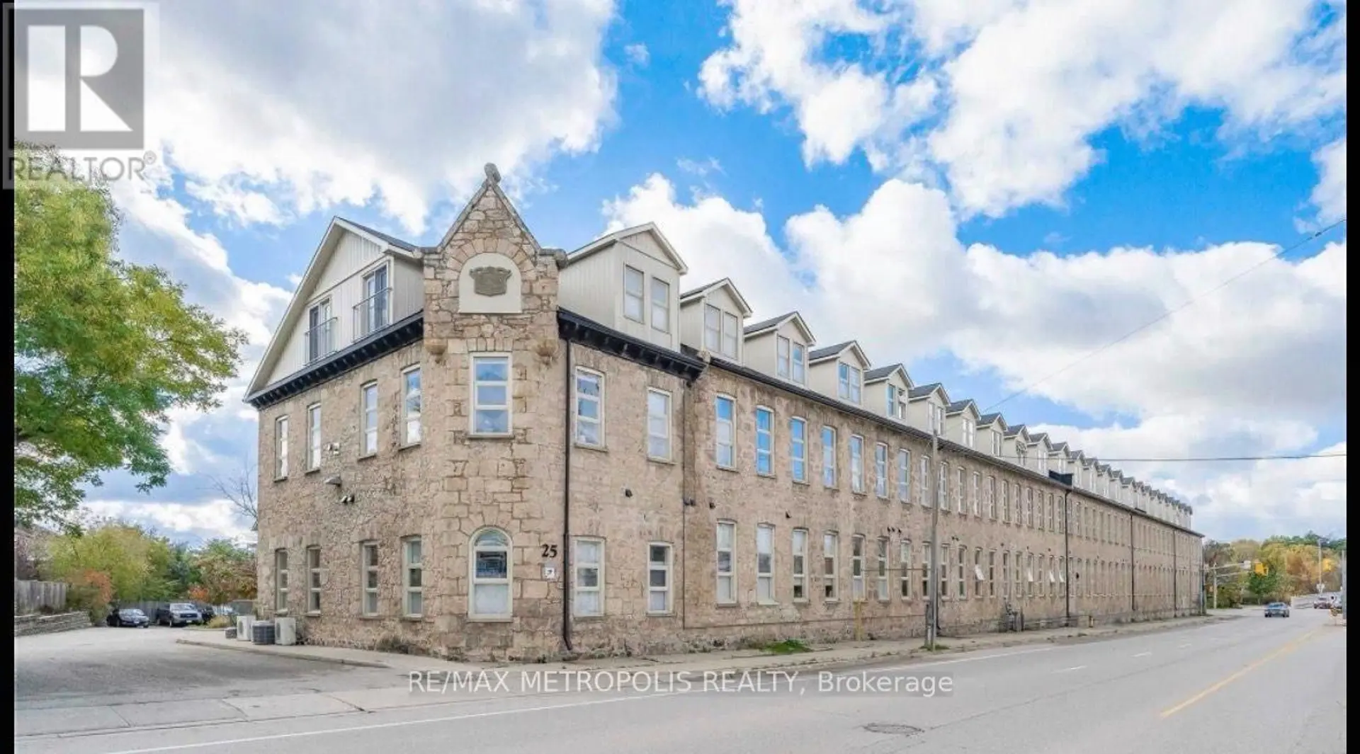 #110 25 CONCESSION STREET - Image 1