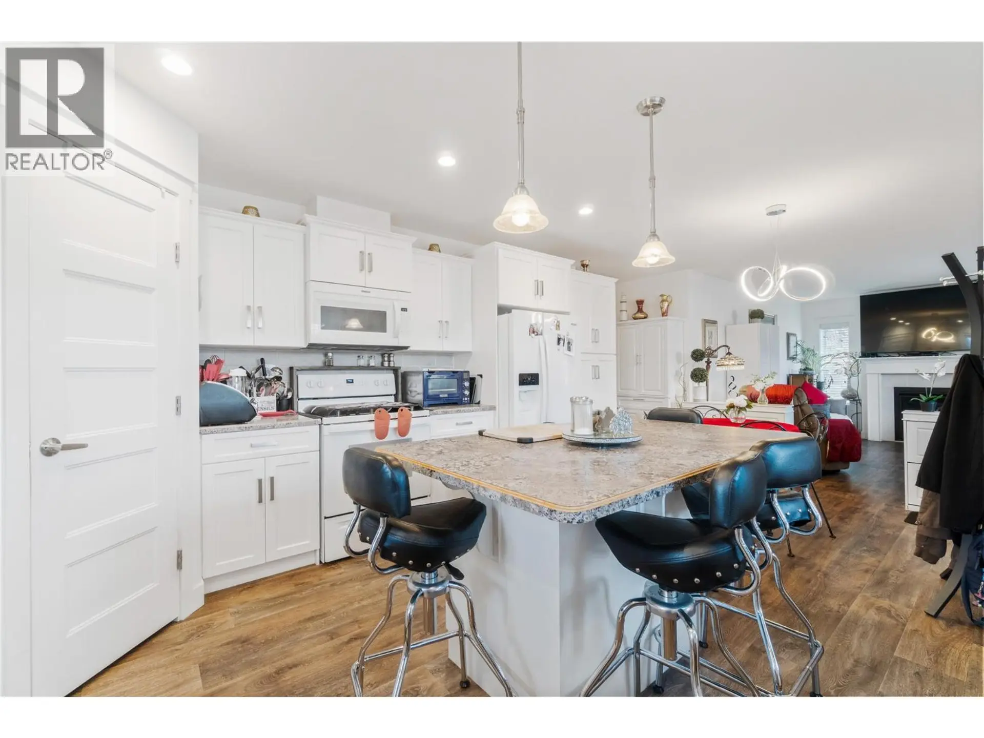 Property at 4540 72 Avenue NE, Canoe, BC