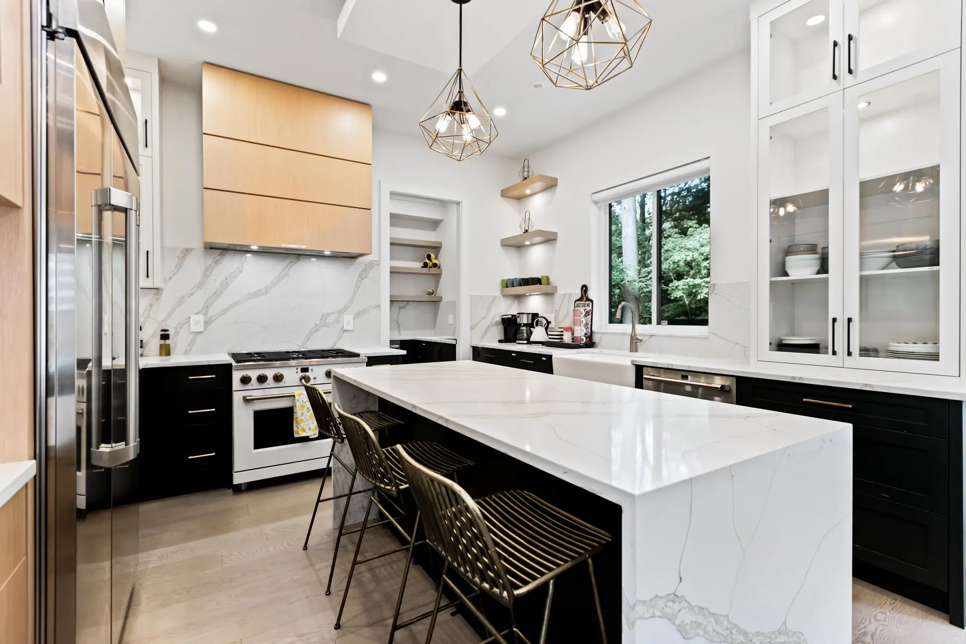 5673 Fairlight Crescent - Image 13