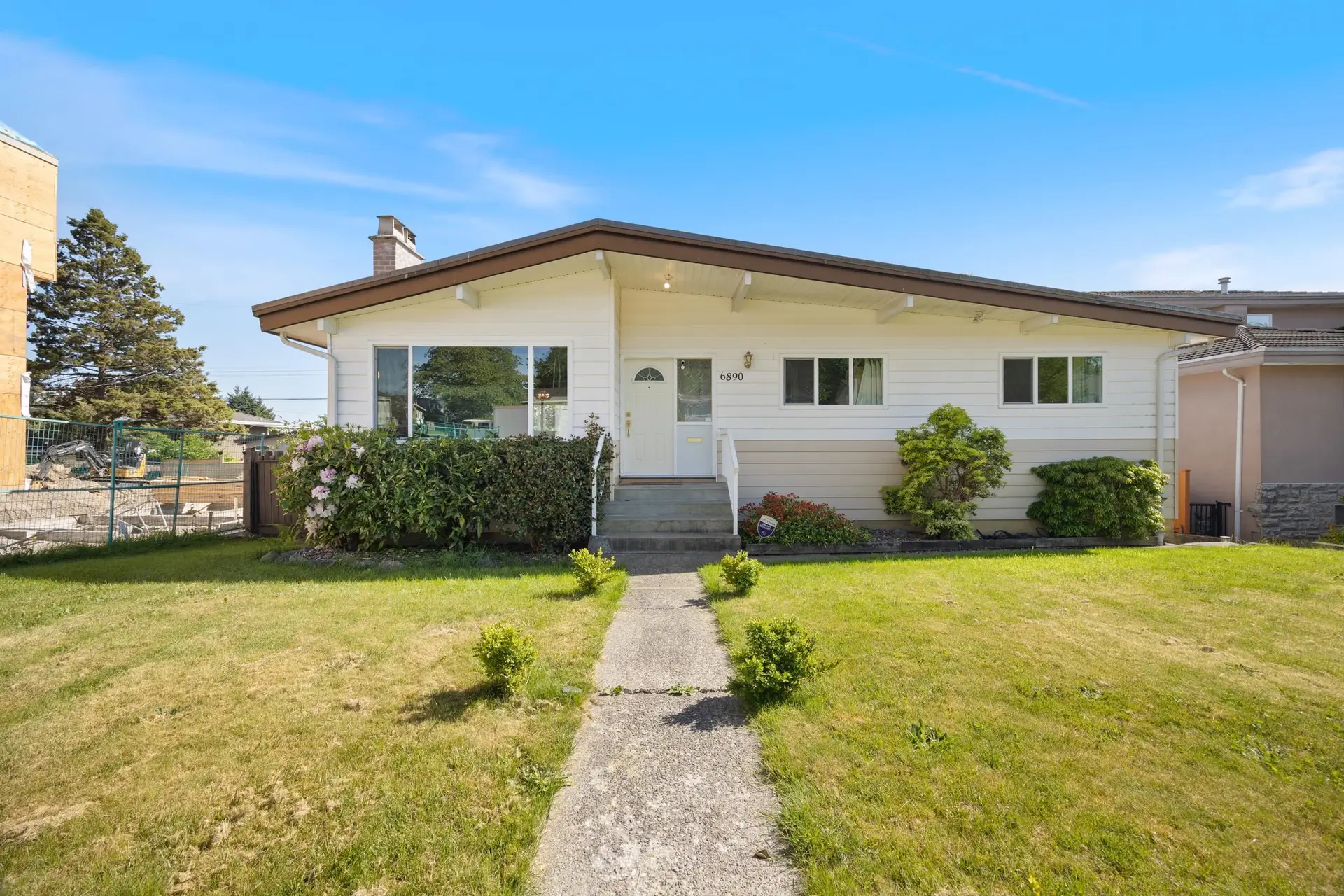 Property at 6890 Hycrest Drive, Burnaby, BC