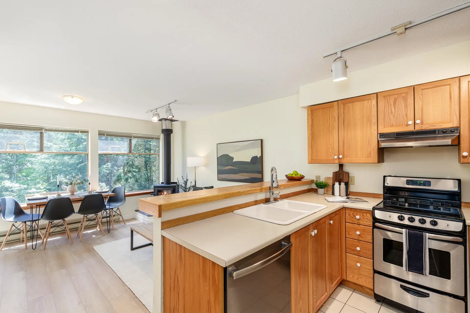 #301 3050 Hillcrest Drive - Image 5