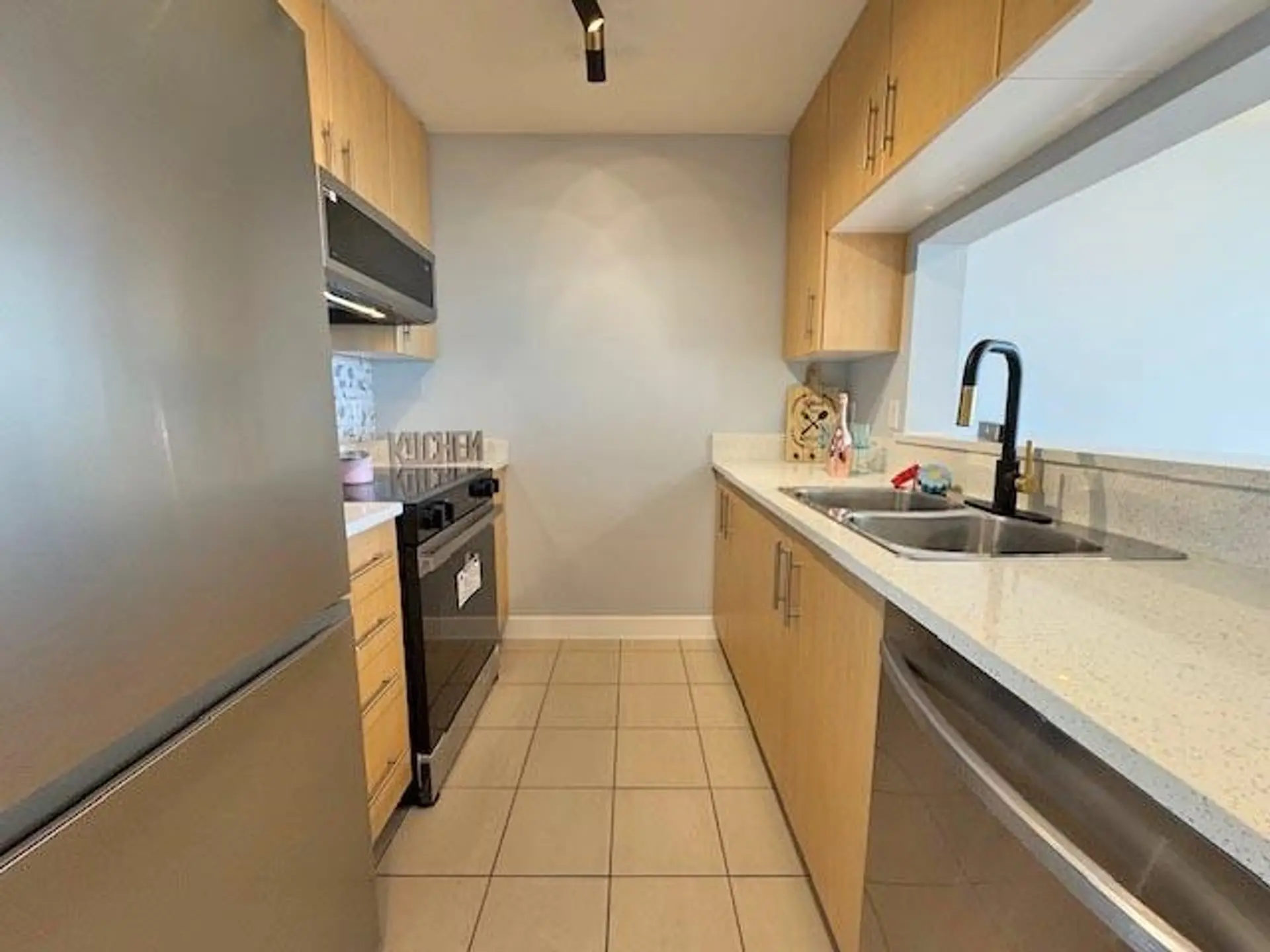 #1401 3660 Vanness Avenue - Image 4