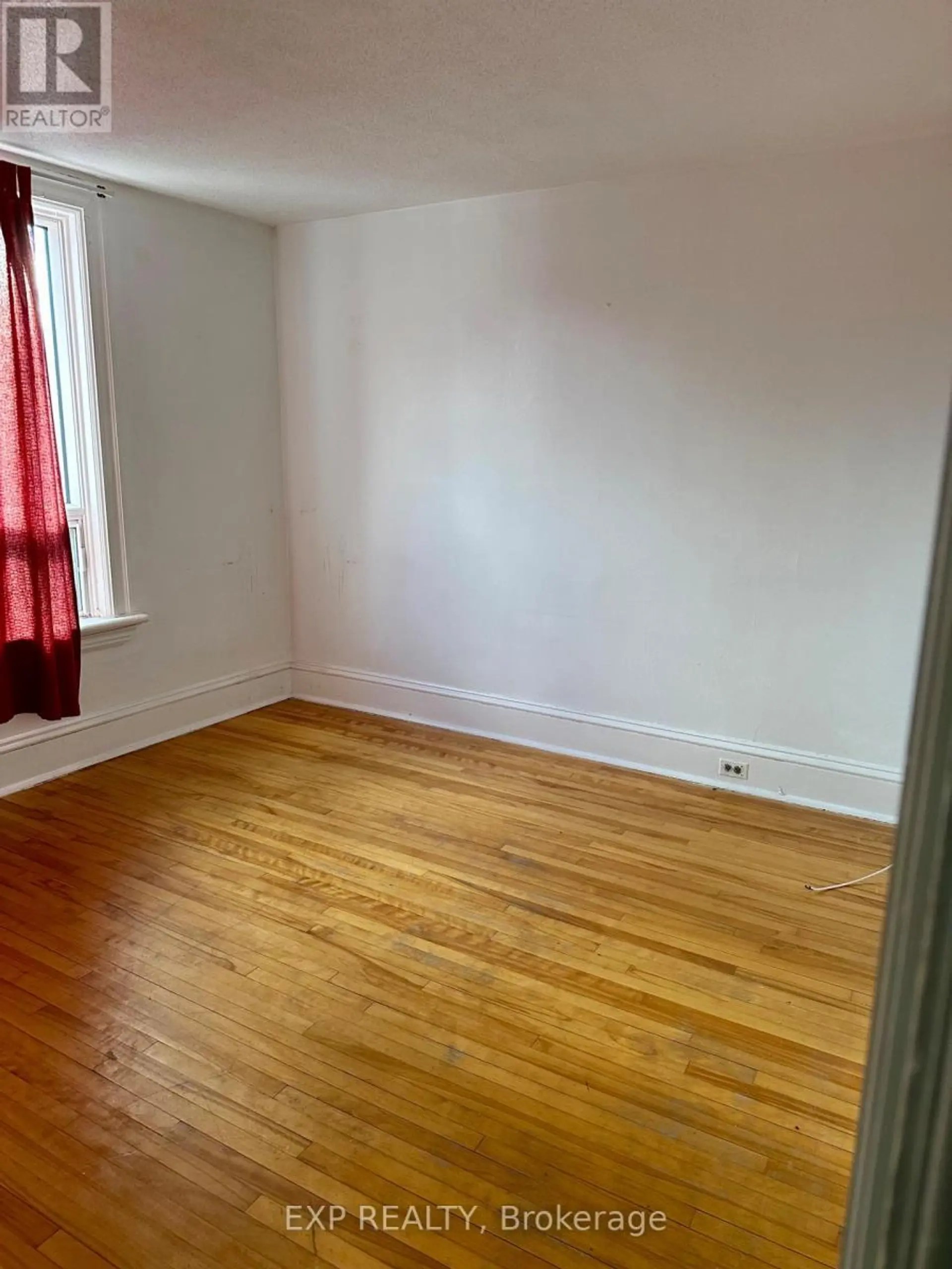 57 SPADINA AVENUE - Image 4
