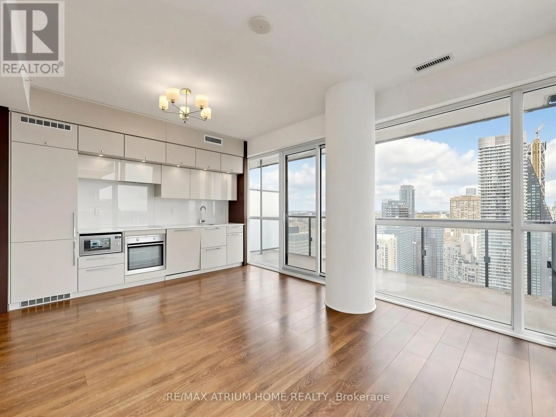 #4308 15 GRENVILLE STREET - Image 2