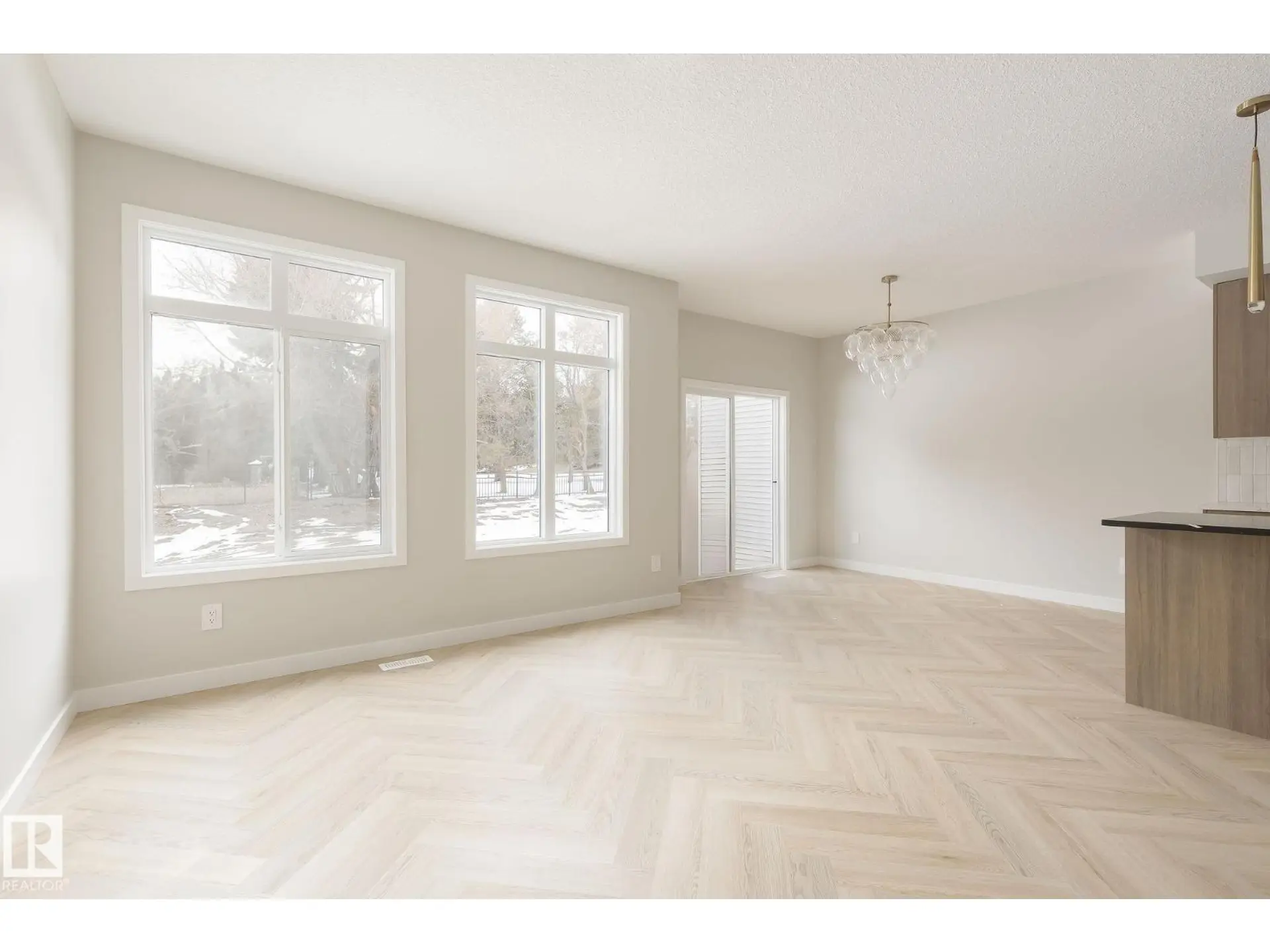 20620 43 AV NW - Image 5