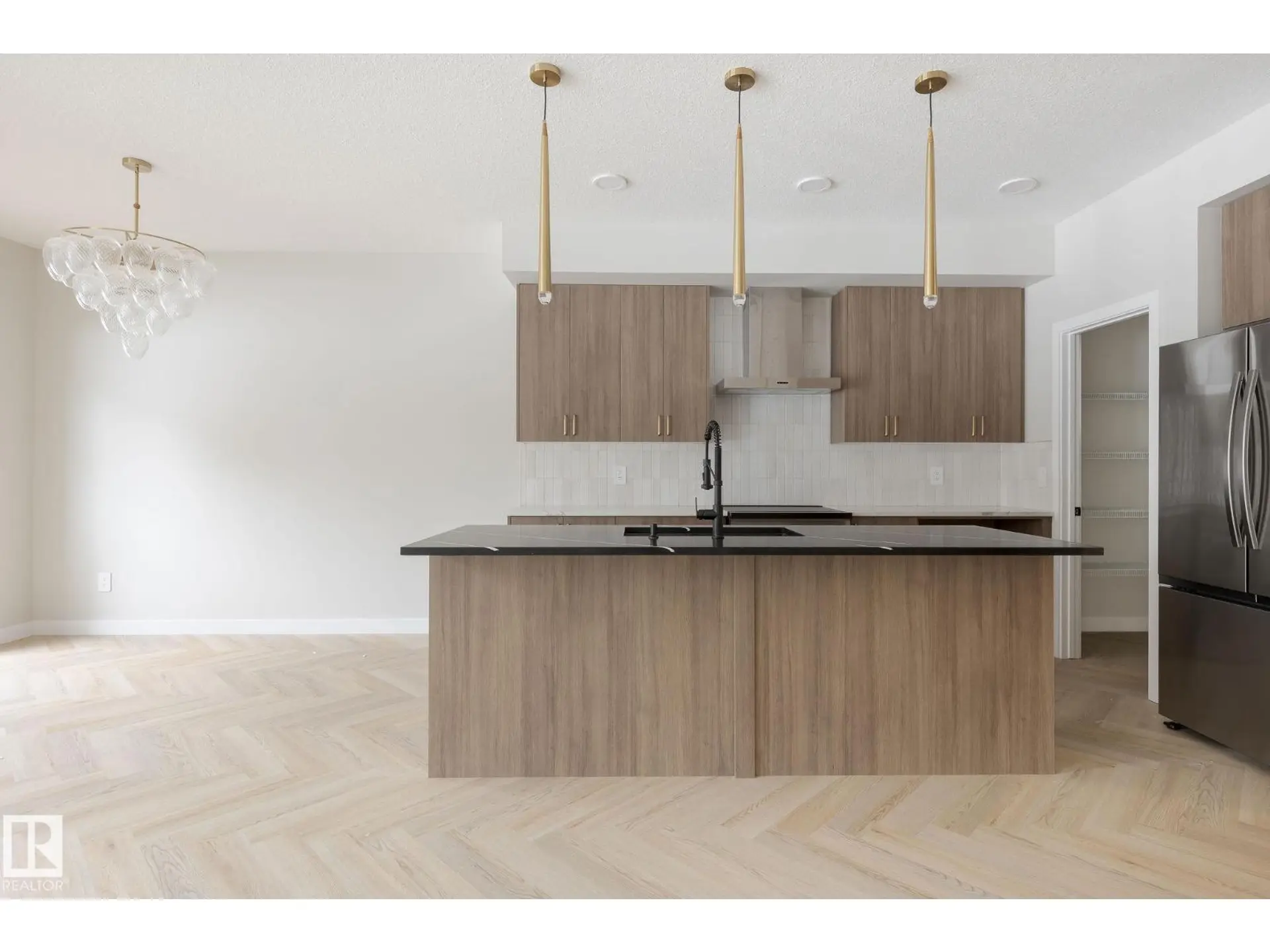 20620 43 AV NW - Image 4