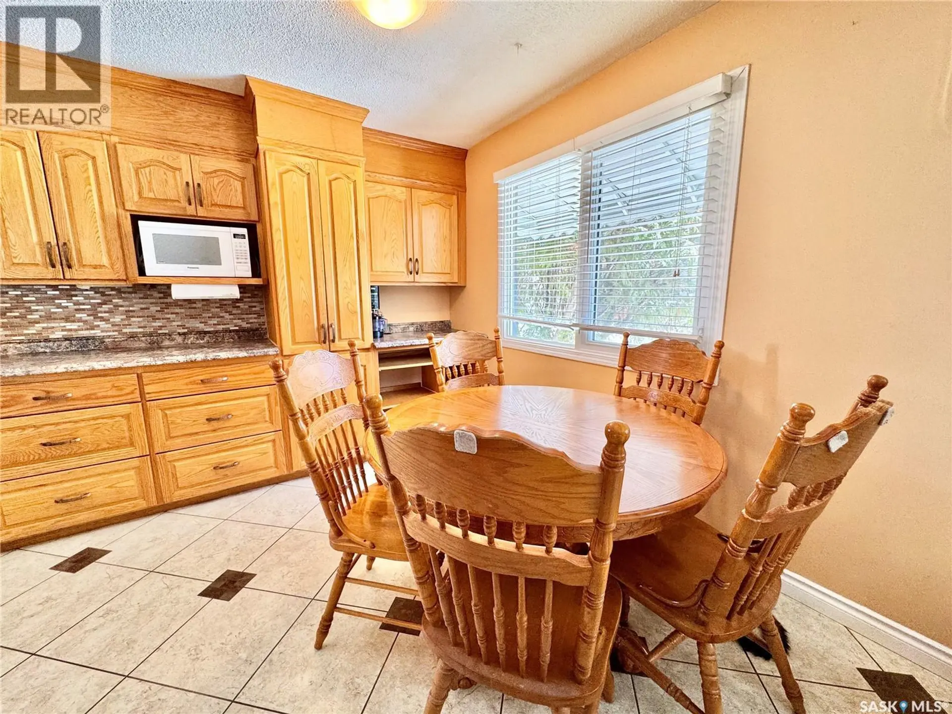 586 Laurier DRIVE - Image 4