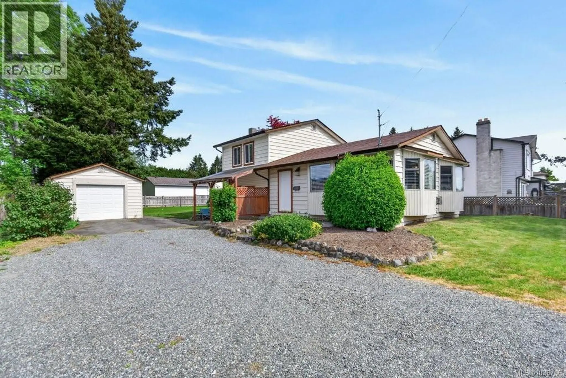 Property at 1005 26th St, Courtenay, BC
