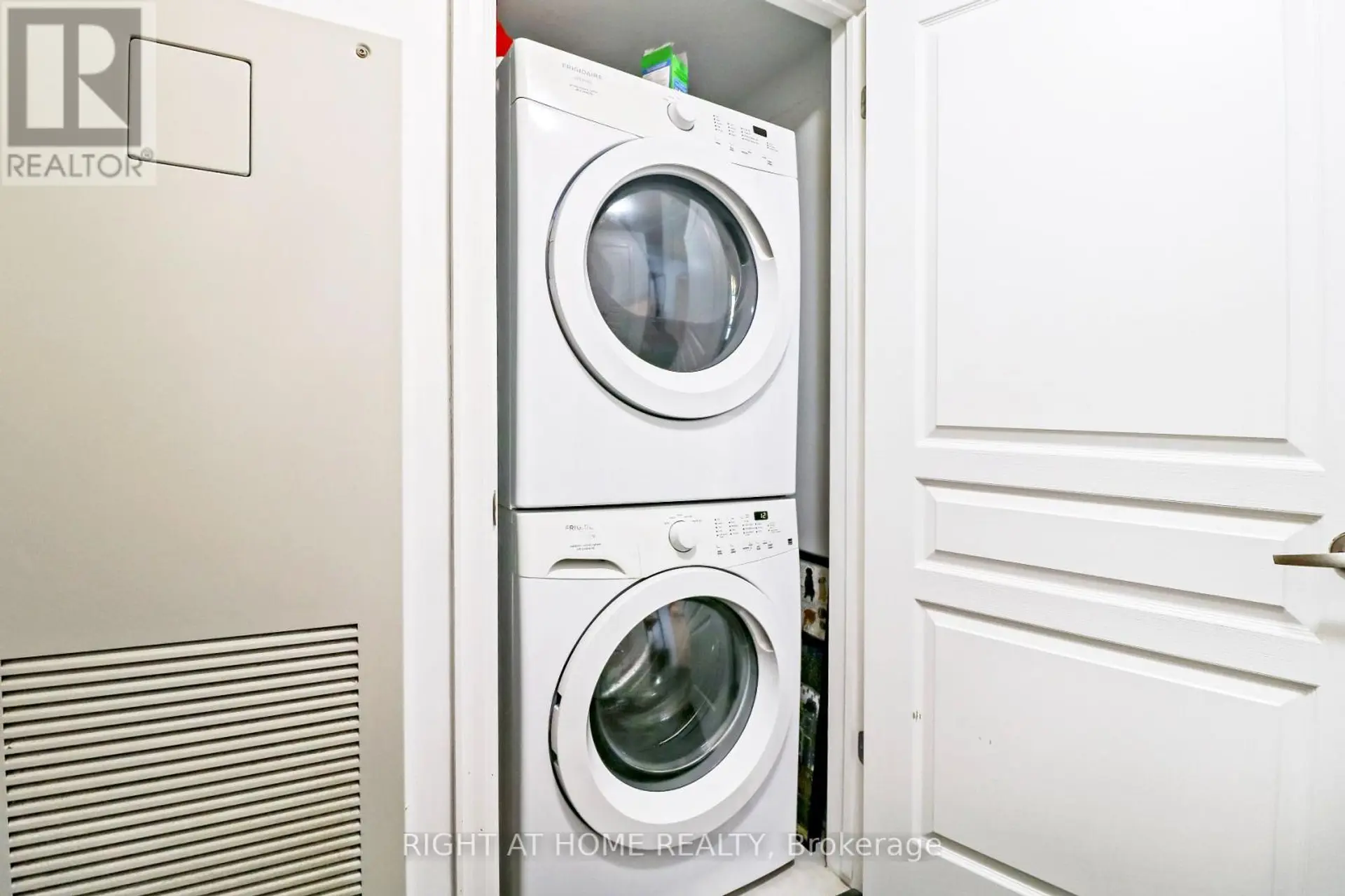 #810 238 BESSERER STREET - Image 10