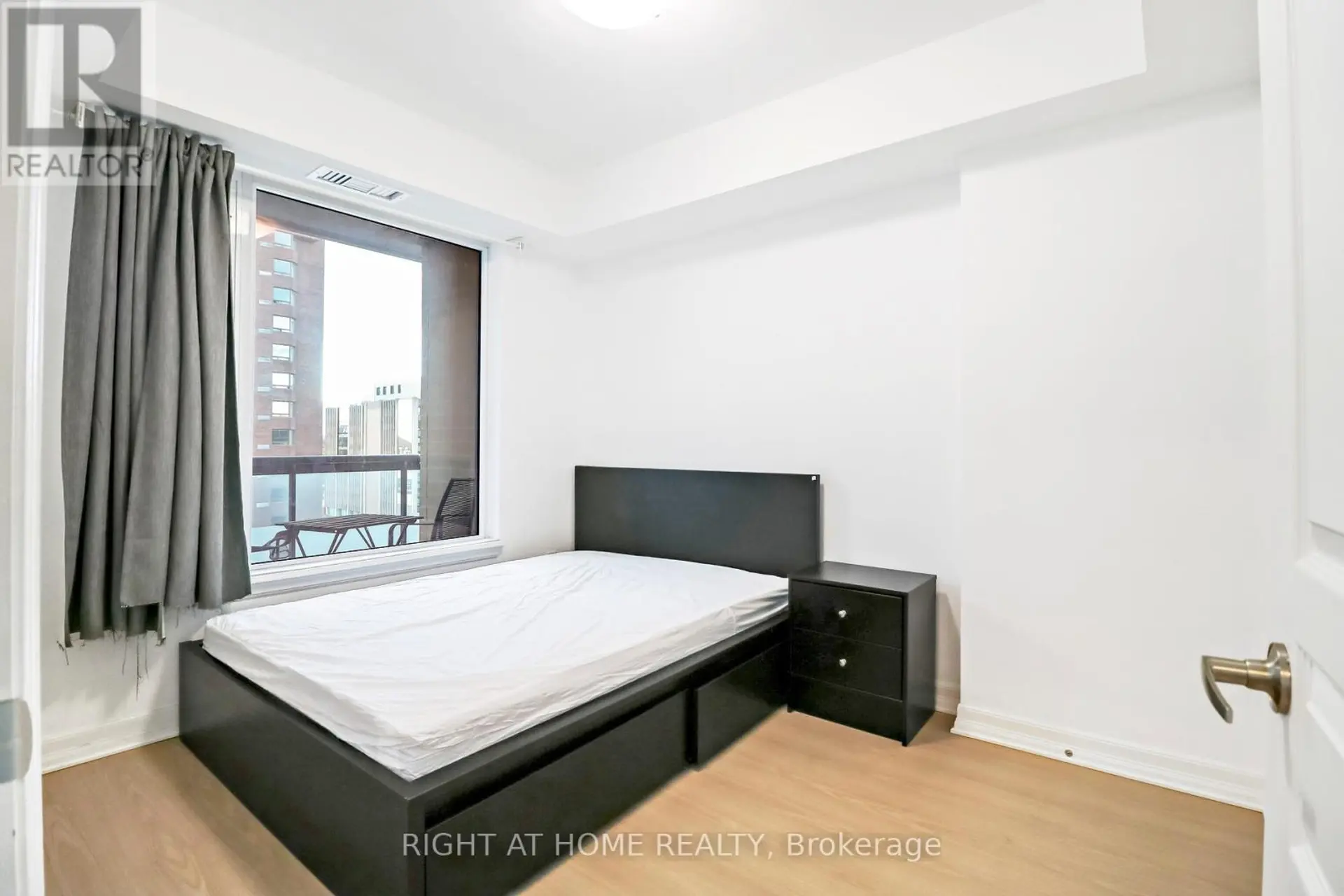 #810 238 BESSERER STREET - Image 5