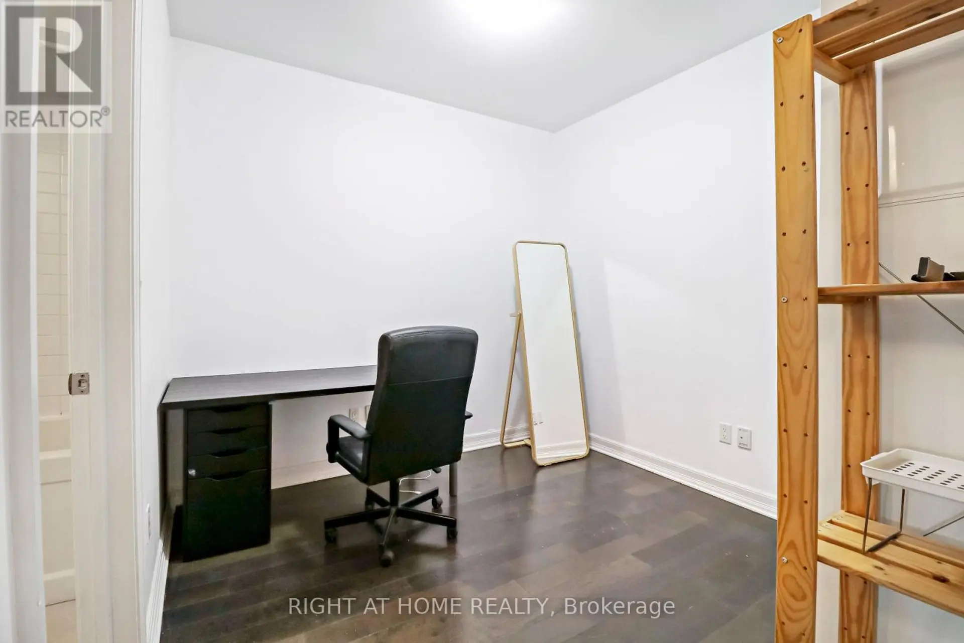 #810 238 BESSERER STREET - Image 8