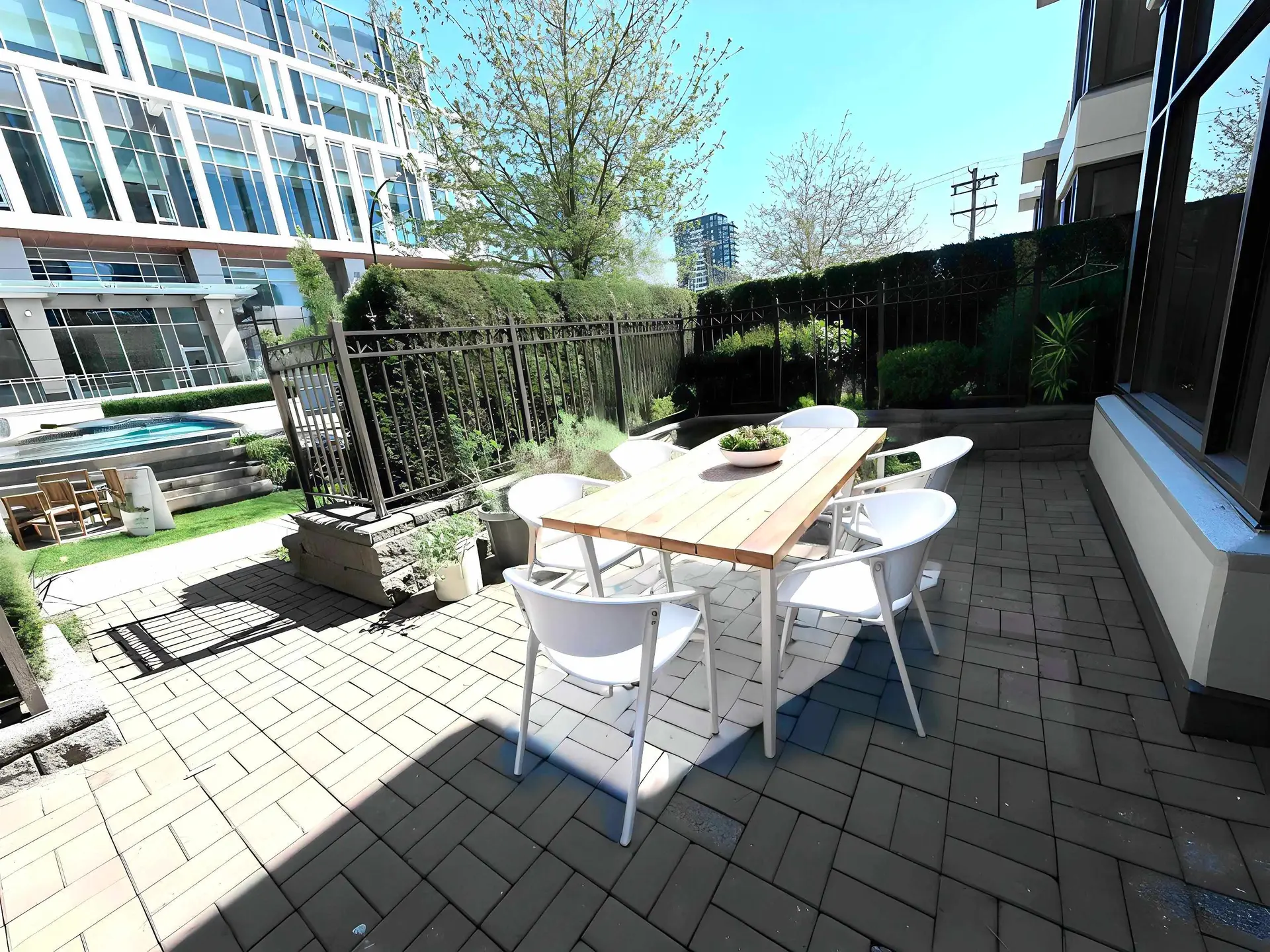 #TH13 2089 Rosser Avenue - Image 10