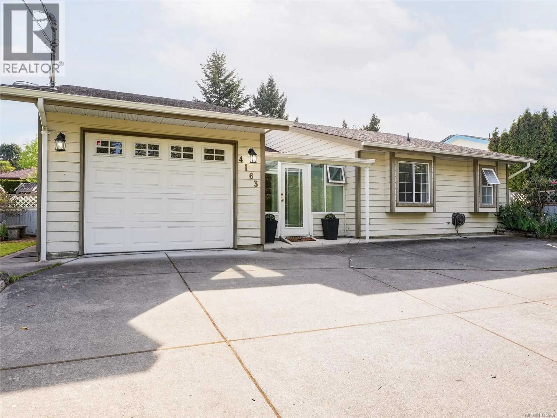 Property at 4163 Shelbourne St, Saanich, BC