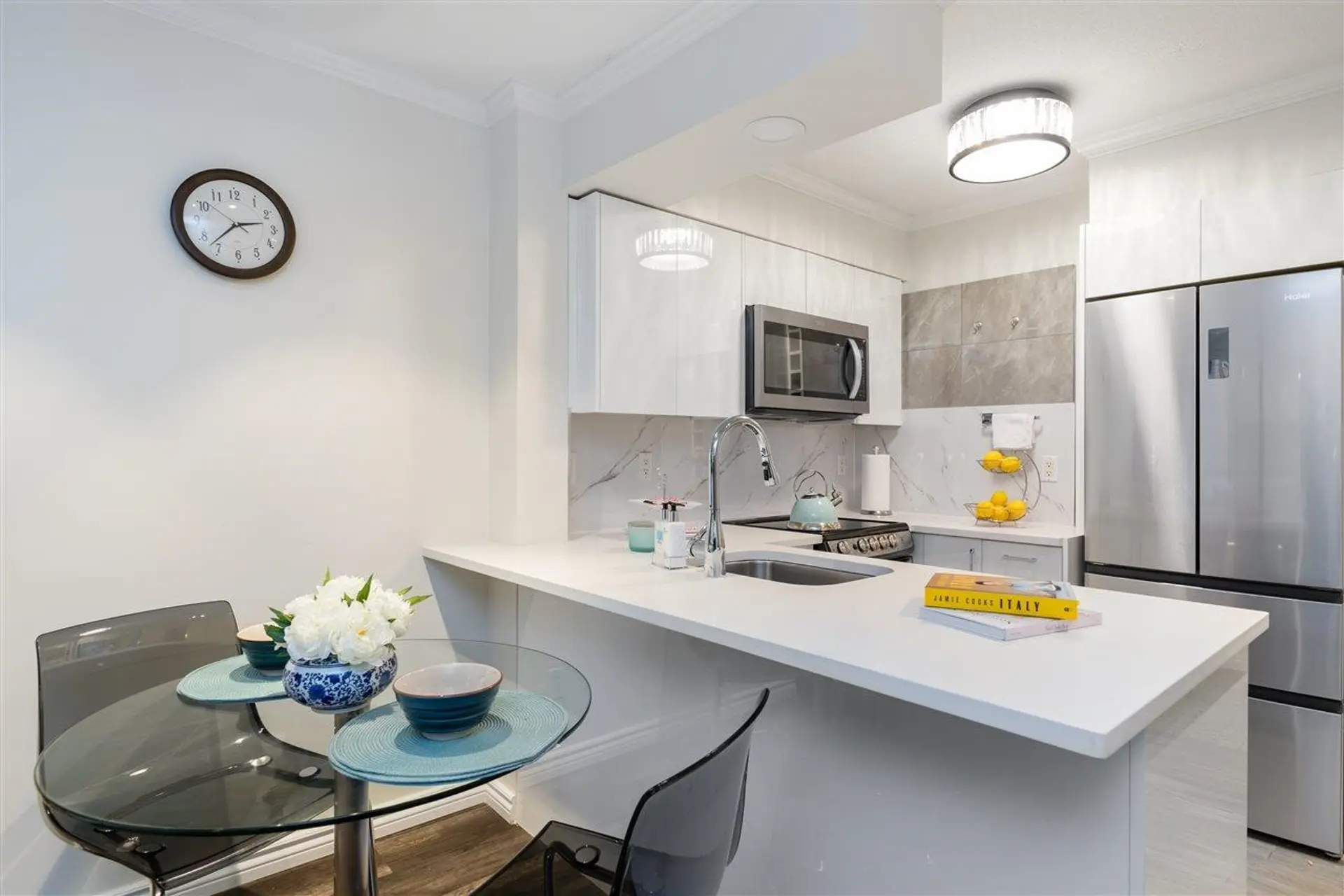 #301 1189 Howe Street - Image 6