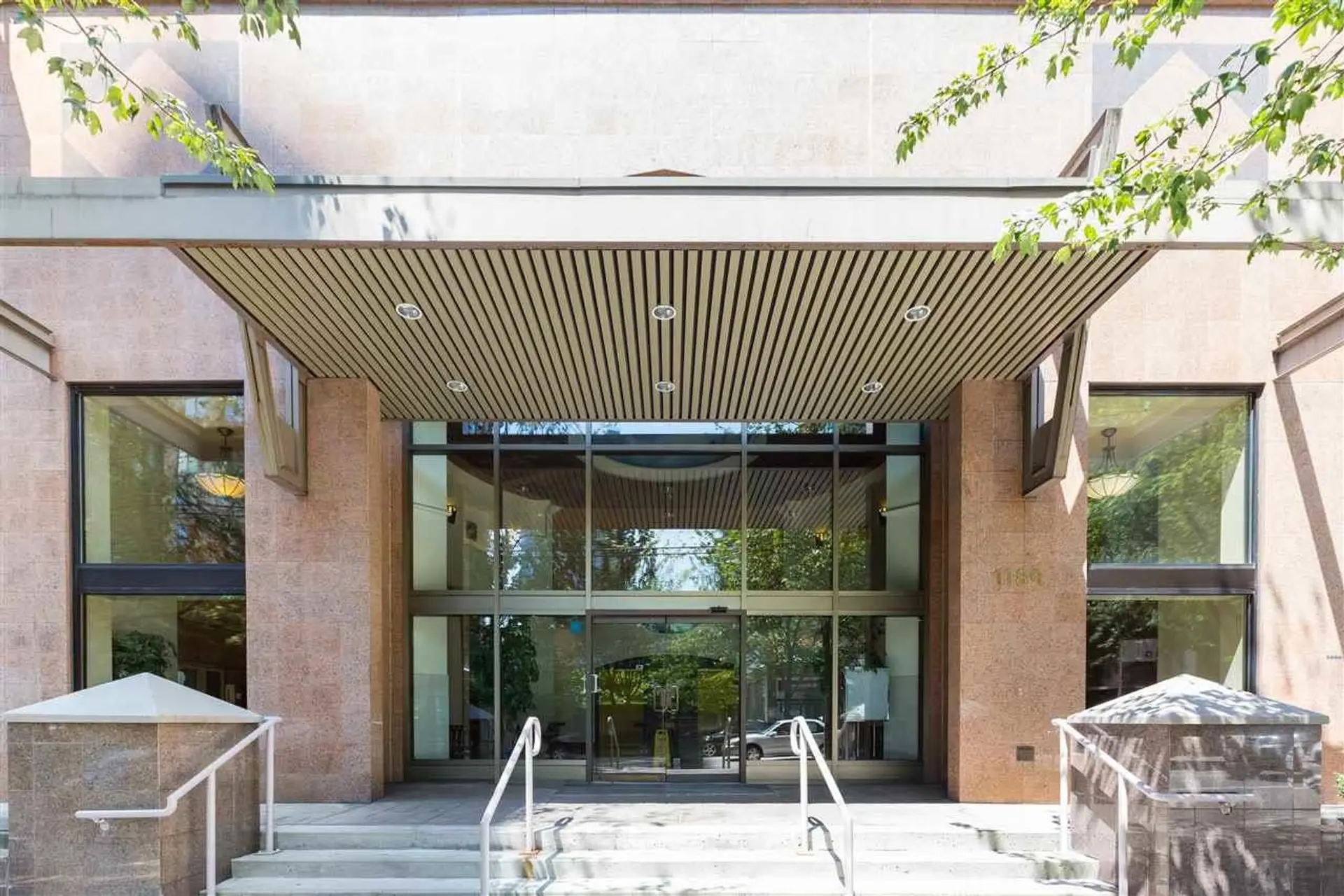 #301 1189 Howe Street - Image 17