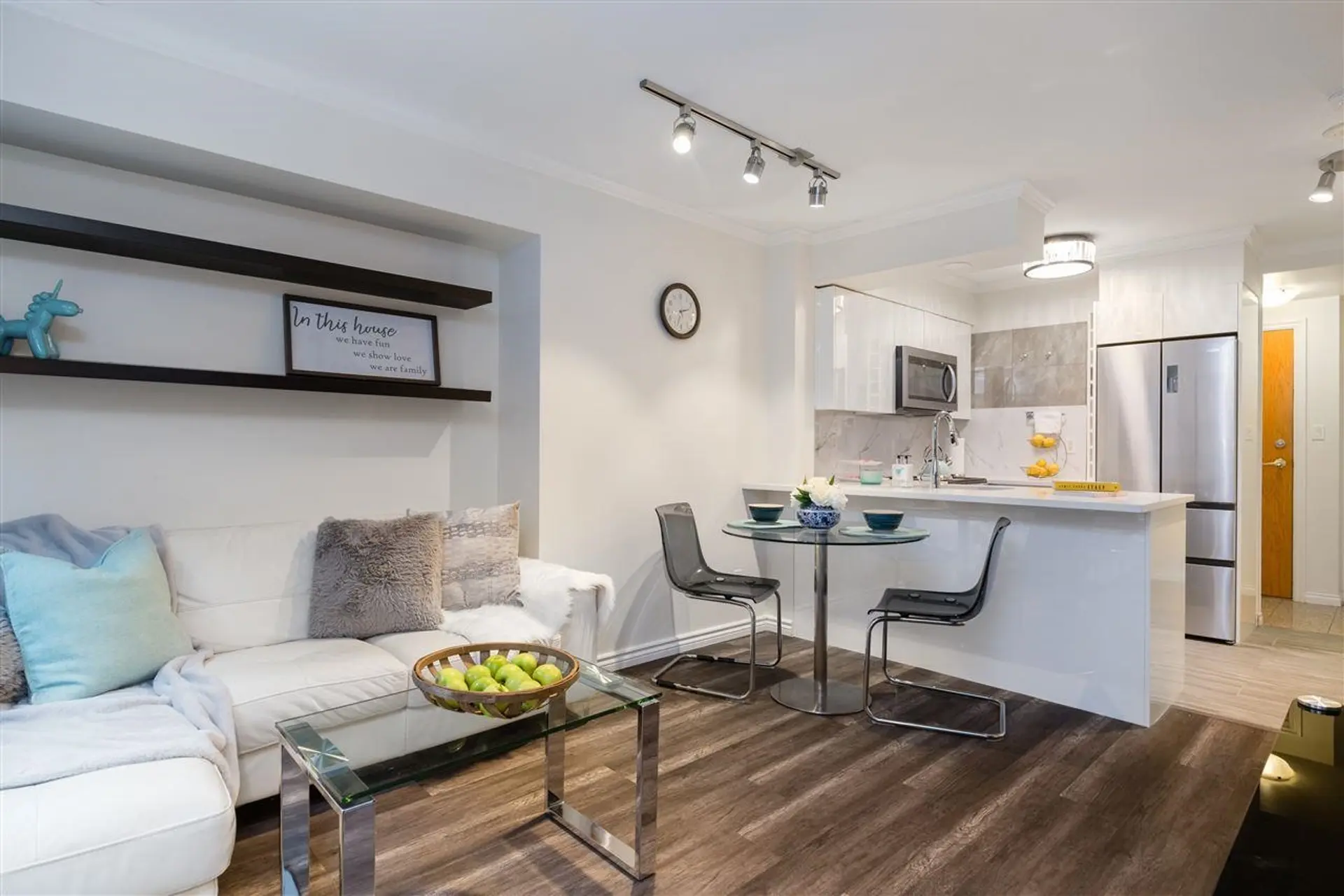 #301 1189 Howe Street - Image 3