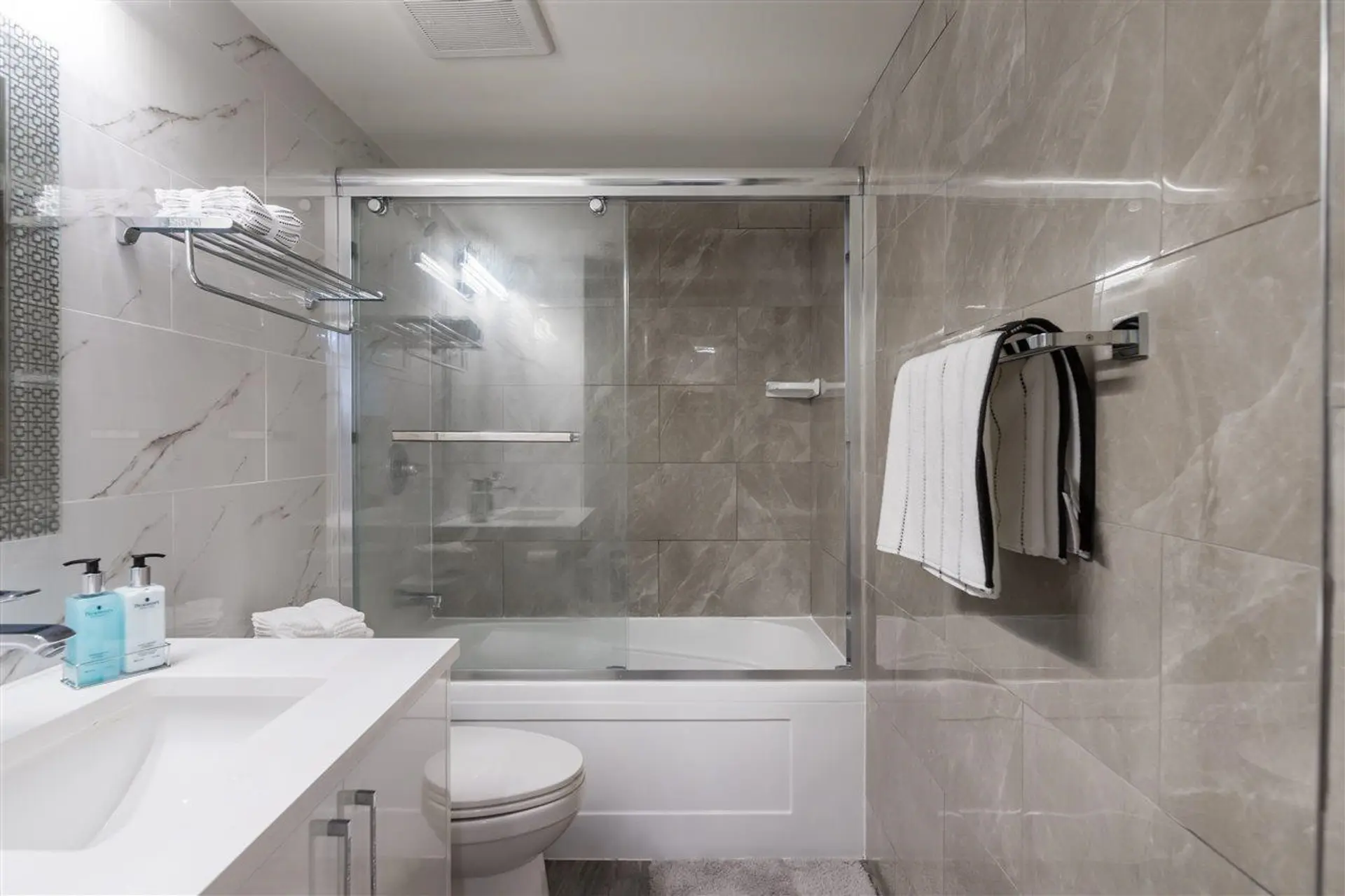 #301 1189 Howe Street - Image 11