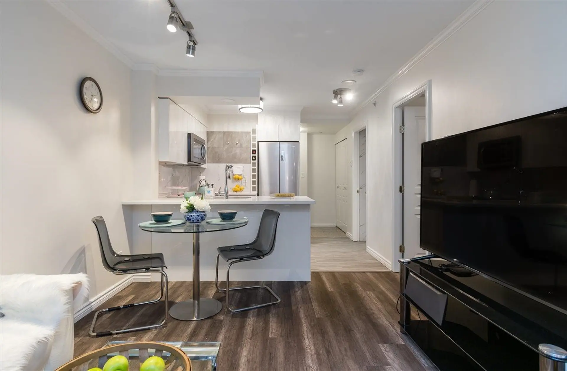 #301 1189 Howe Street - Image 4