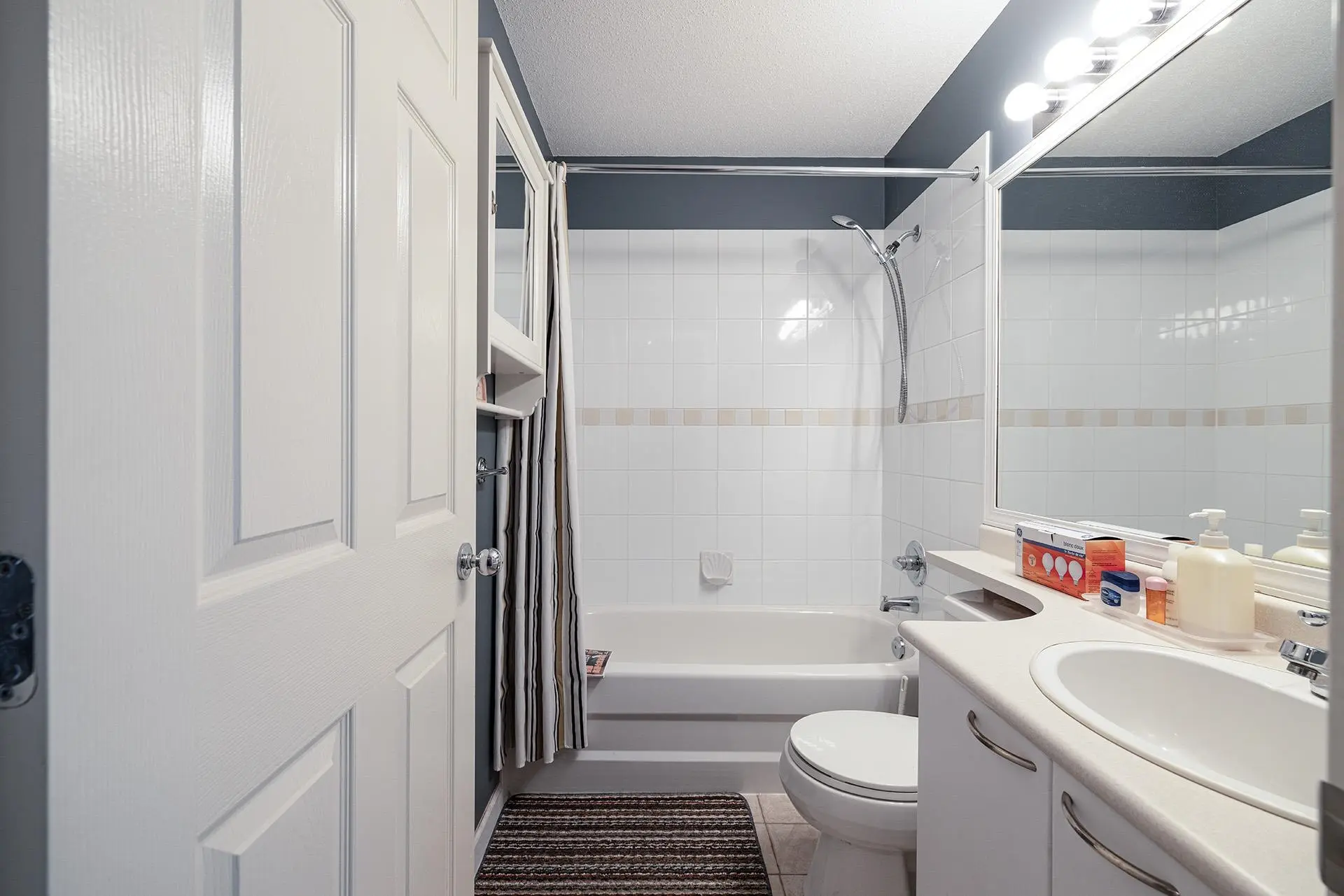 #28 3711 Robson Court - Image 7