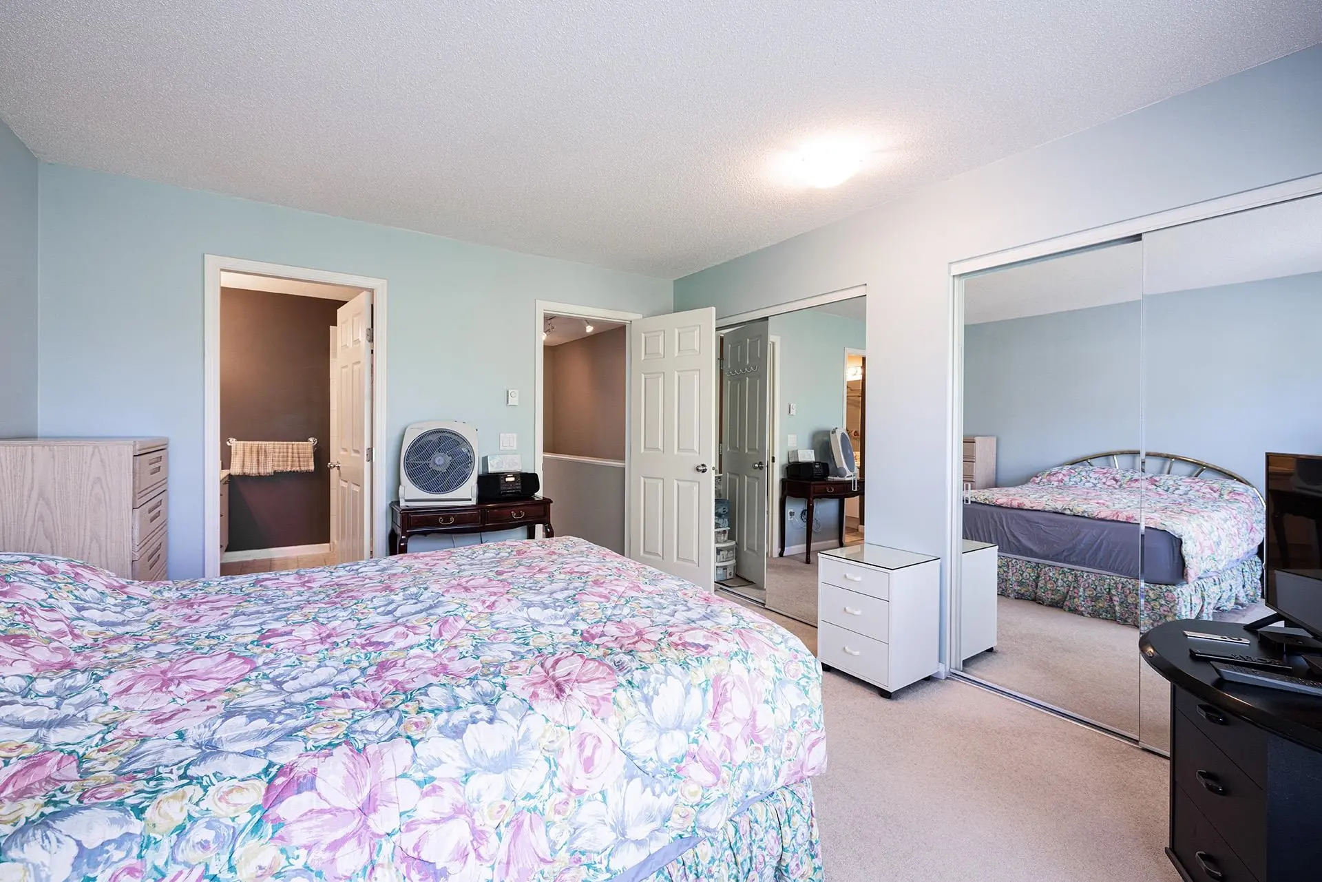 #28 3711 Robson Court - Image 4