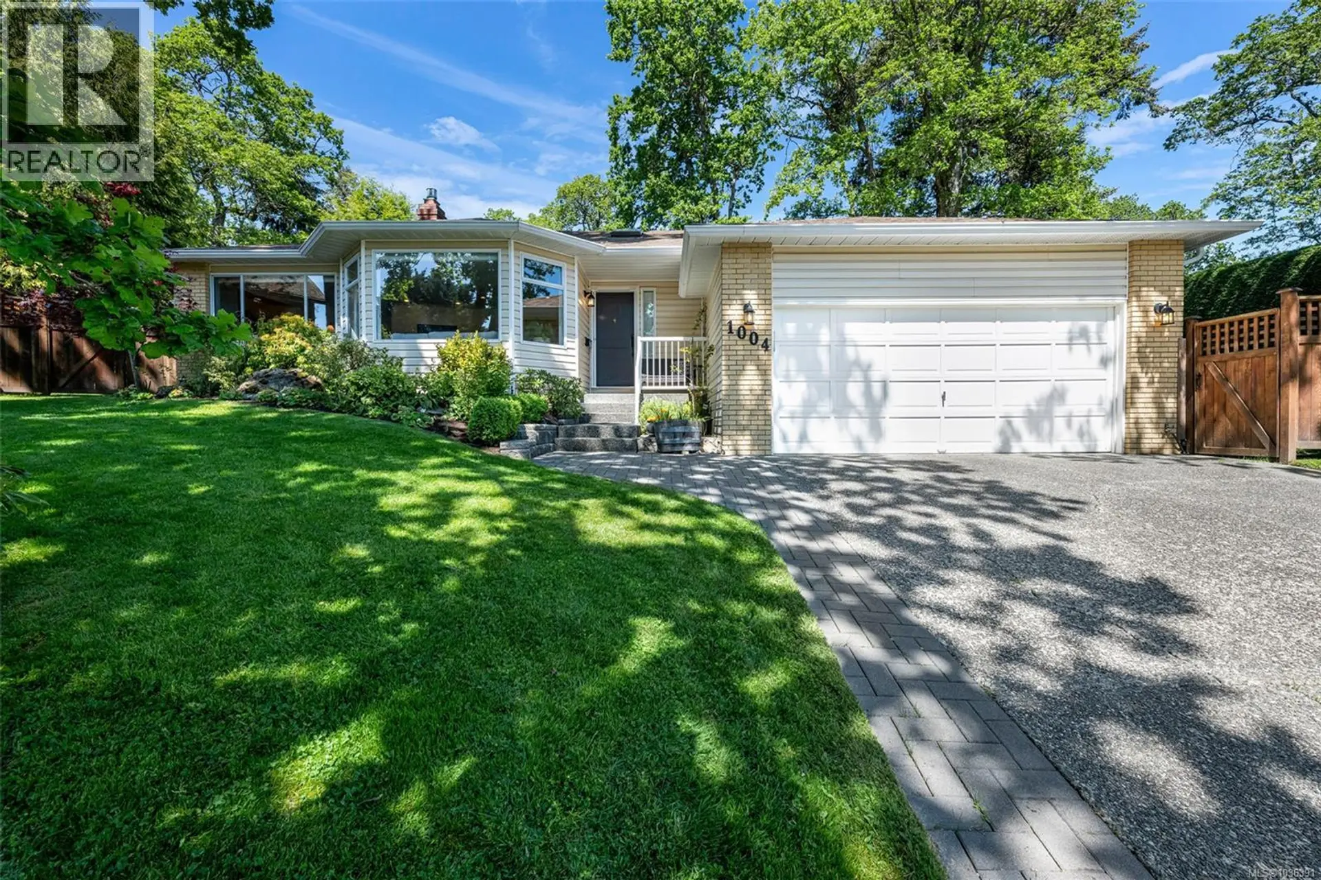 Property at 1004 Falaise Pl, Saanich, BC